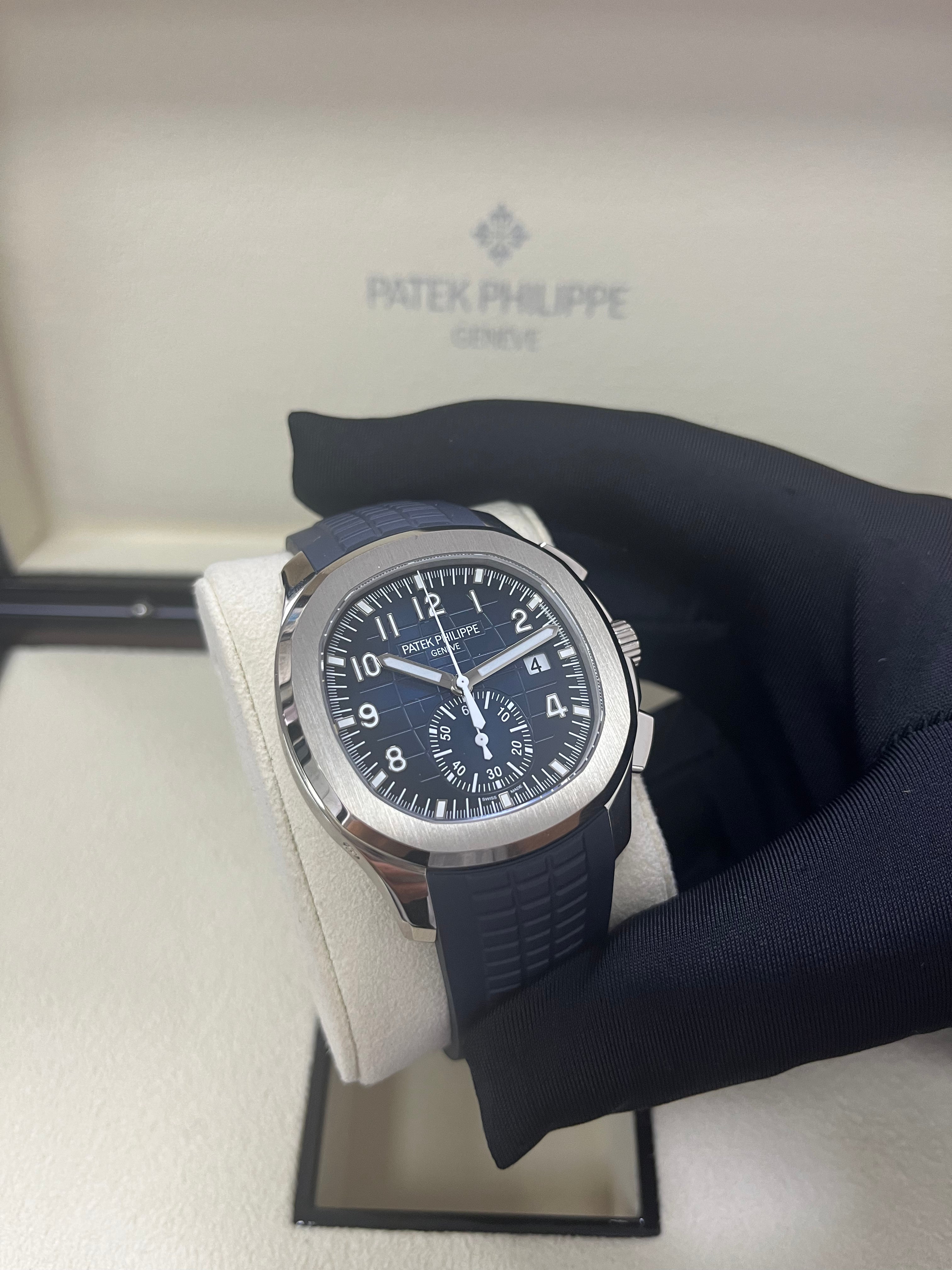 Patek Philippe Aquanaut 5968G-001 Luxury Men's Watch - Automatic Chronograph, Rose Gold Case, Black Dial - Perfect for Business Meetings & Special Occasions