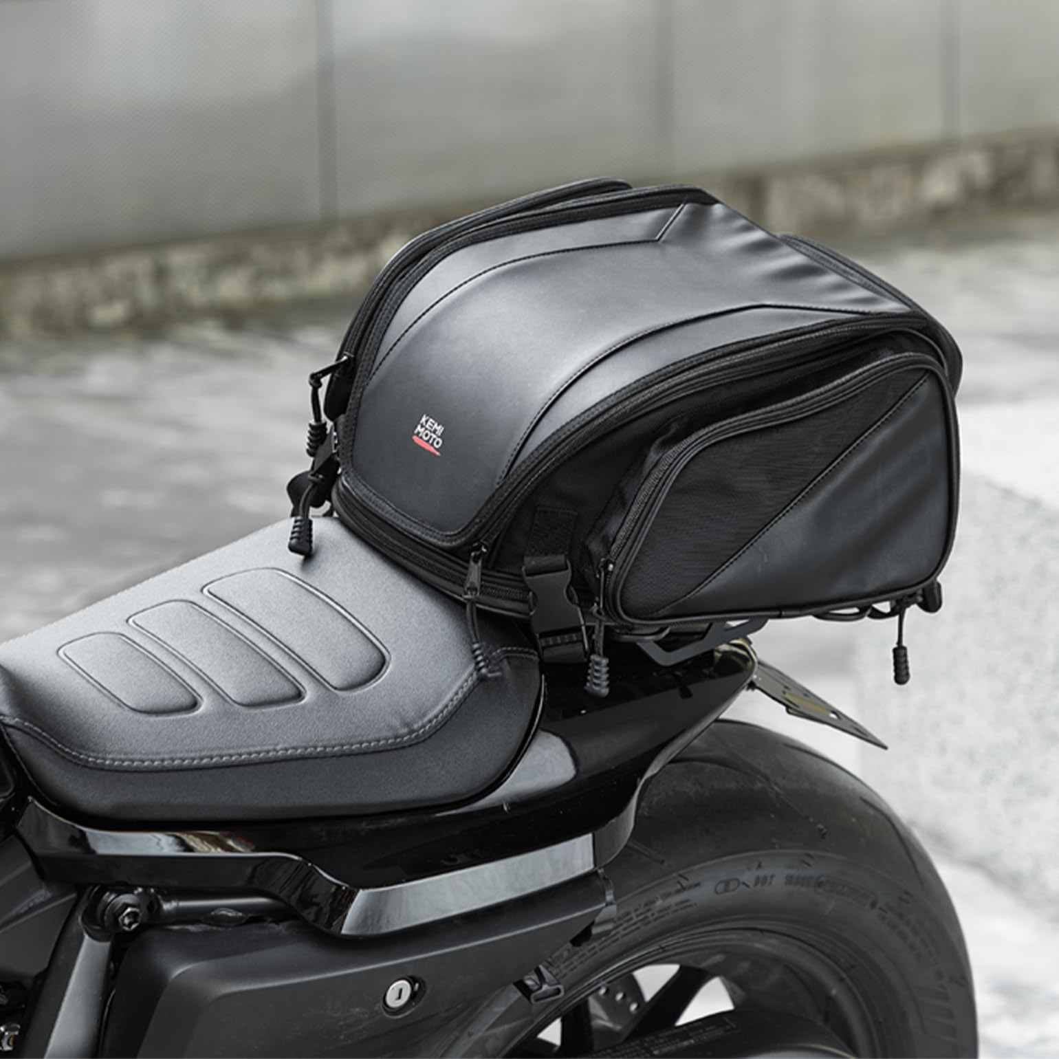 KEMIMOTO 18-22L Expandable Waterproof Motorcycle Tail Bag - Sissy Bar Luggage Seat Travel Rear Rack Bag for Harley Sportster, Softail, Dyna, Touring & Honda Shadow, Kawasaki Vulcan - Perfect for Long Rides, Commuting & Adventure Touring