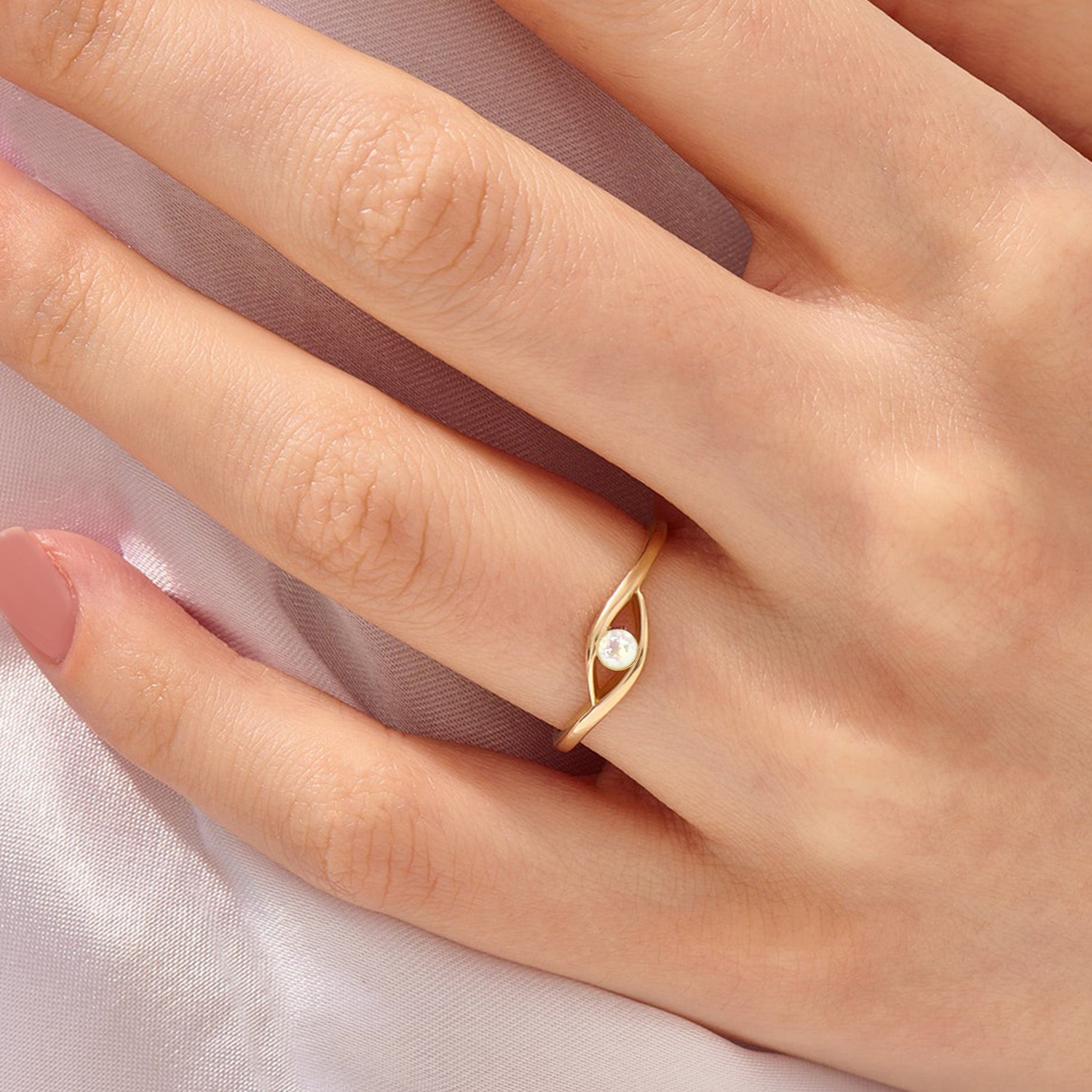 Serene Circle Memorial Ashes Ring - Elegant Keepsake for Loved Ones | Perfect for Remembrance & Special Occasions
