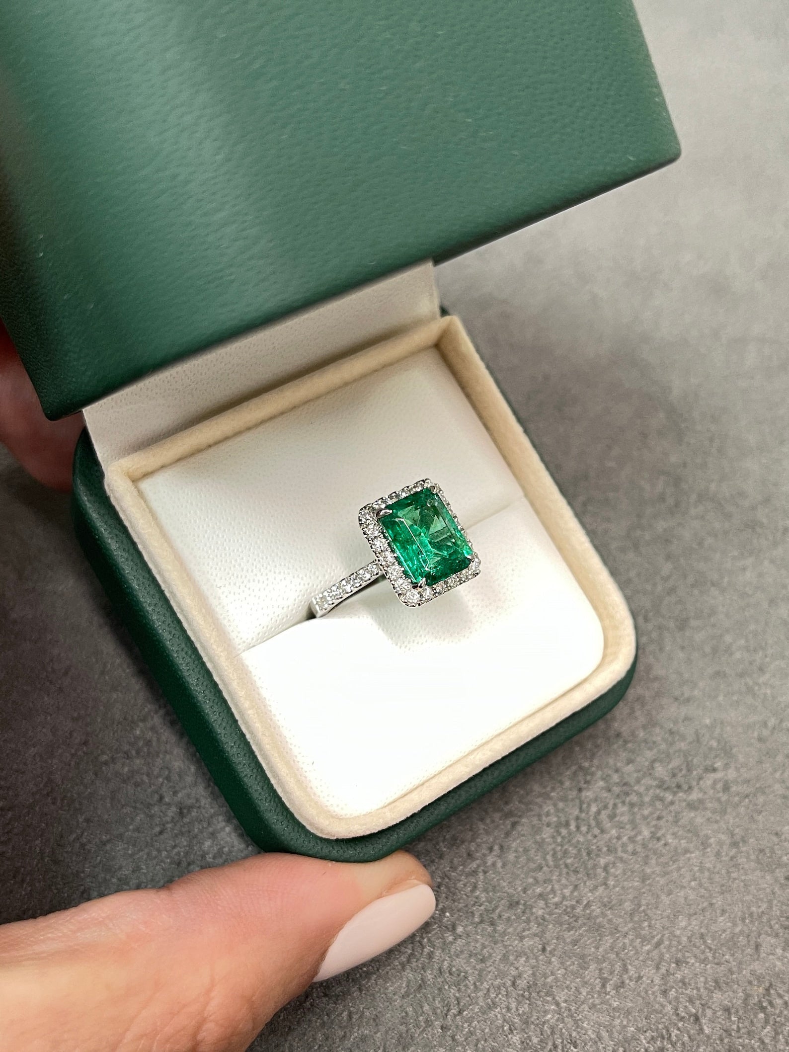 18K Gold Natural Vivid Emerald and Diamond Halo Engagement Ring - 2.53ctw AAA Quality Fine Jewelry for Proposal, Wedding, Anniversary & Special Occasions