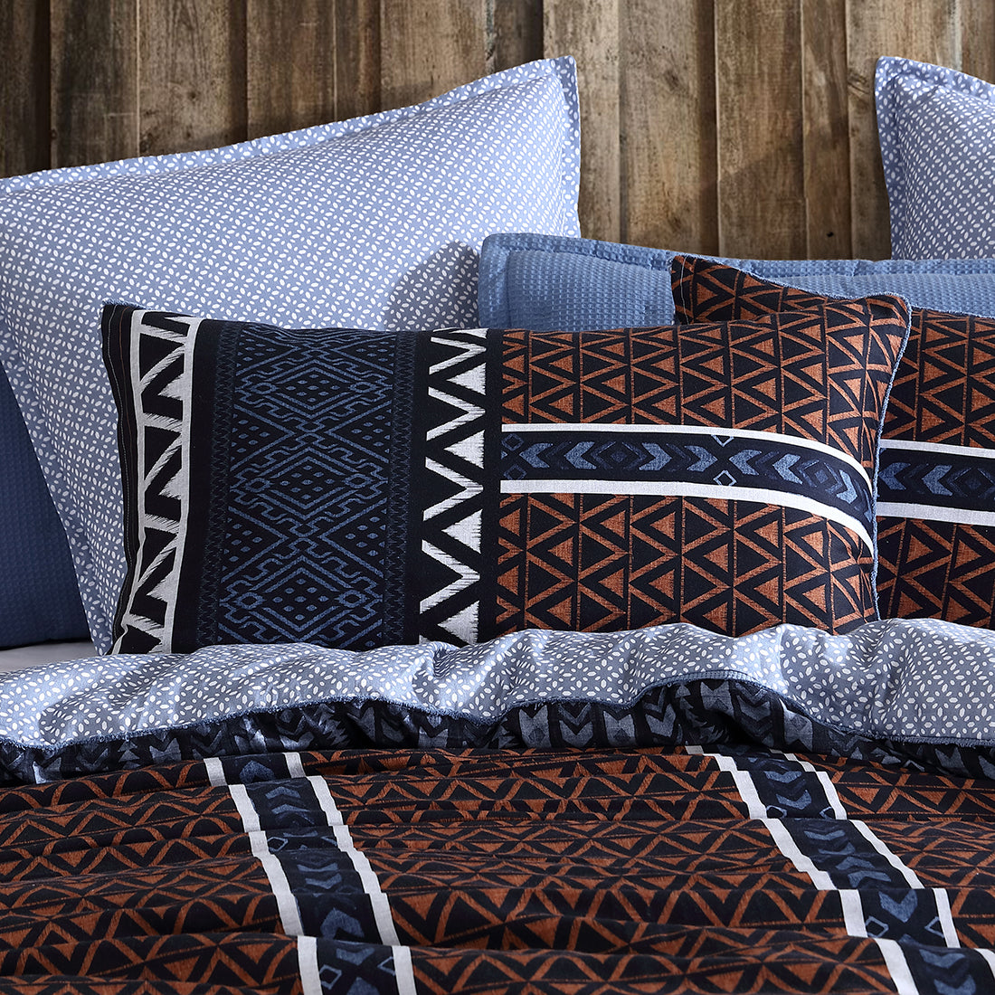 Premium Erskine Quilt Cover Set by Logan & Mason - Soft Bedding Set for Queen/King Size Beds - Perfect for Master Bedrooms & Guest Rooms