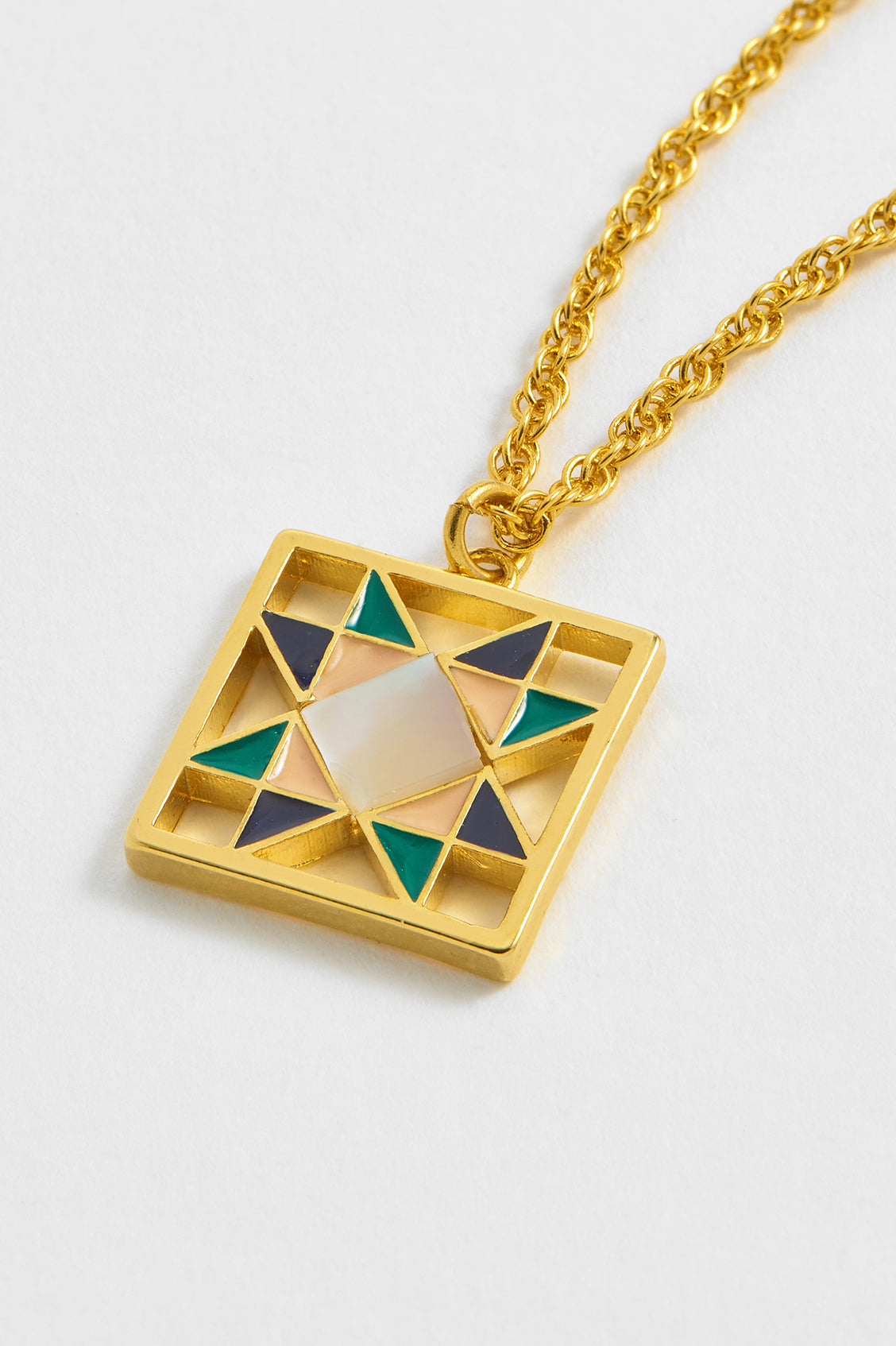Elegant Quilted Square Pendant Necklace for Women - Perfect for Date Night & Special Occasions
