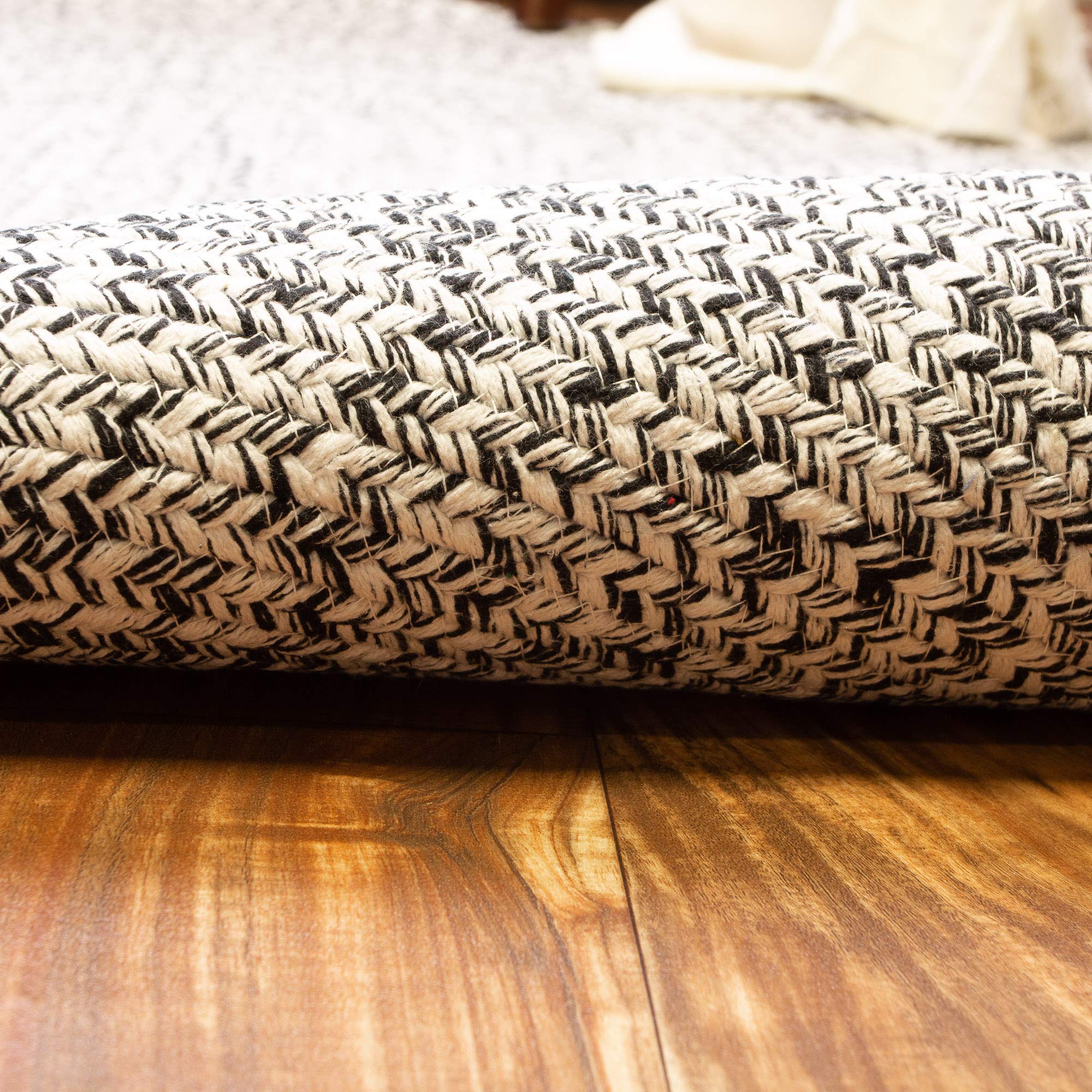 Farmhouse Braided Cotton Reversible Area Rug - Black & White Round 6' Kitchen Carpet for Dining Room, Living Room & Bedroom Decor