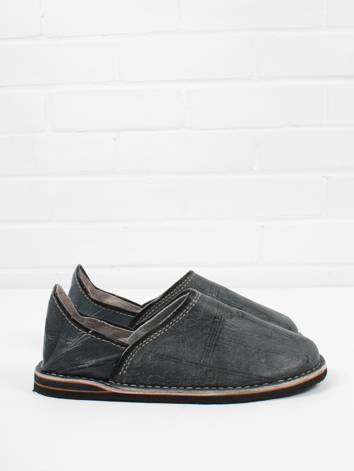 Authentic Moroccan Berber Babouche Slippers - Soft Leather Grey House Shoes for Men & Women | Perfect for Home, Lounge & Cultural Fashion