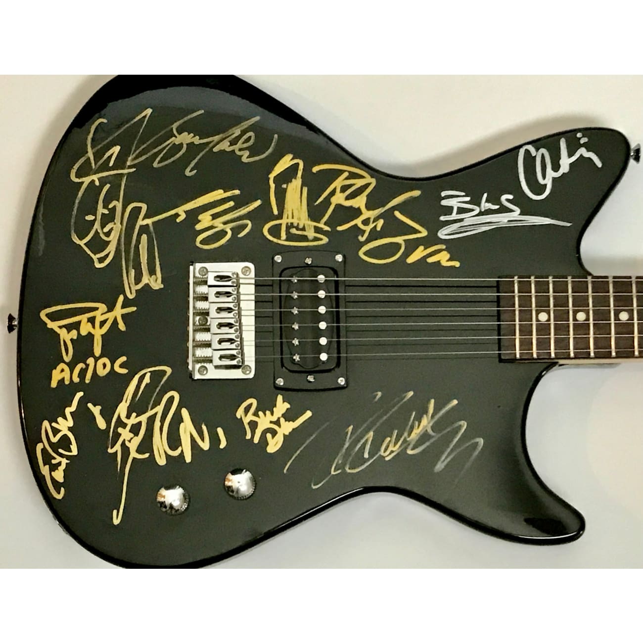 80s Rock Legends Signed Guitar - Billy Gibbons, Rick Nielsen, Kip Winger, Bruce Kulick & More - Authentic Collectible for Music Fans & Memorabilia Enthusiasts - Perfect for Home Decor, Man Cave, or Gift for Rock Music Lovers