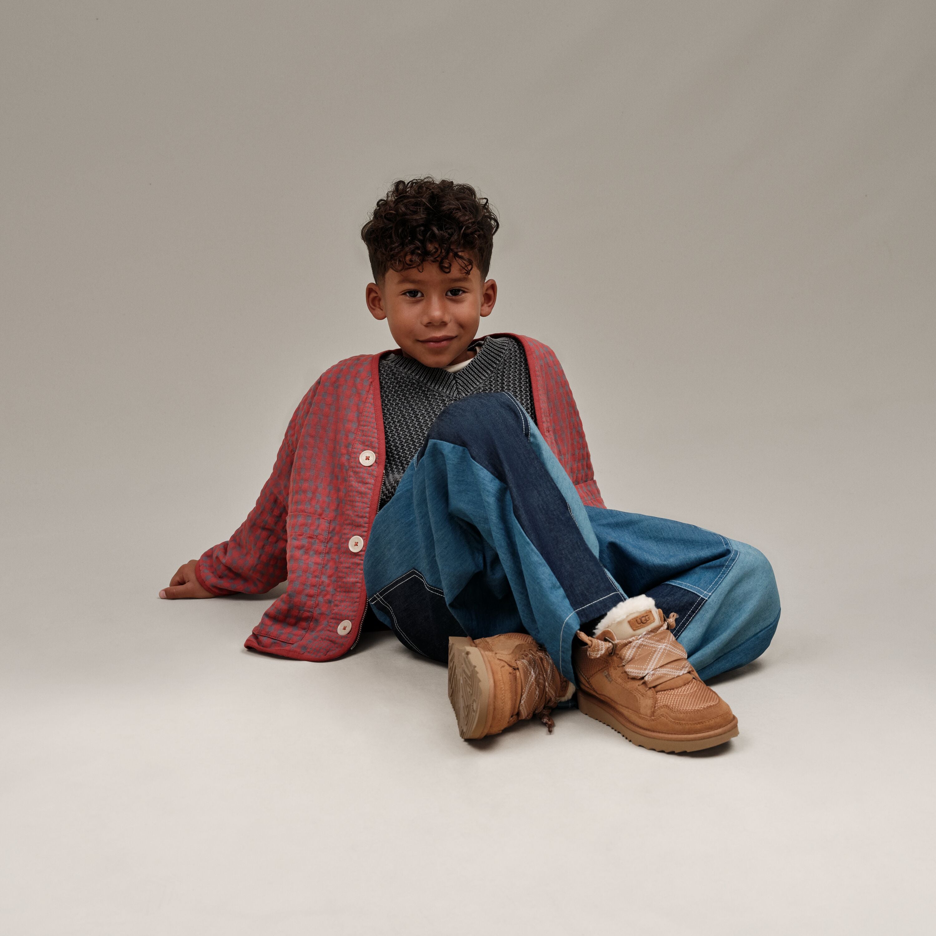 UGG Kid's Lowmel Boots in Chestnut - Warm & Comfortable Winter Boots for Boys & Girls - Perfect for Snow, School & Outdoor Activities
