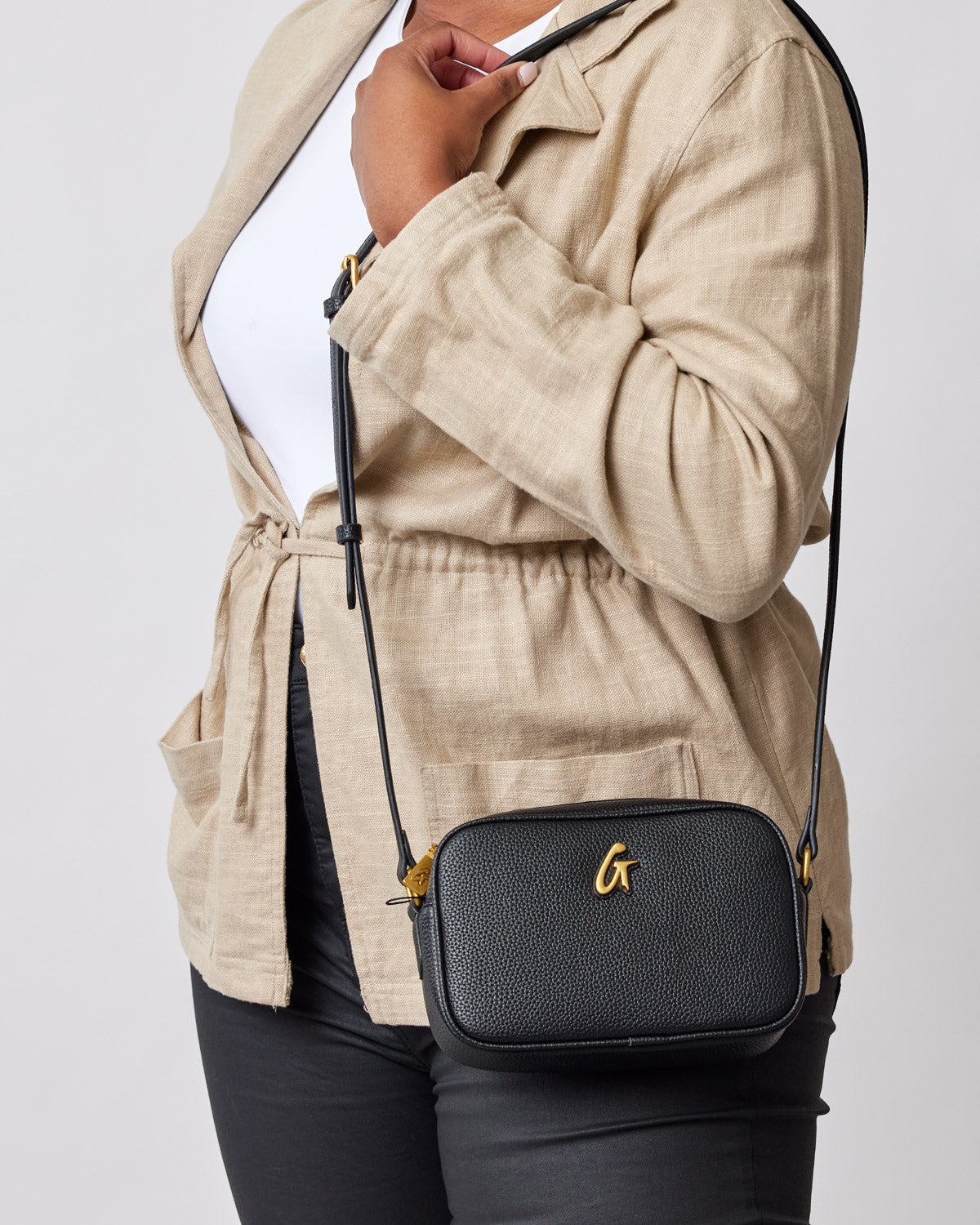 Mini Pebble Camera Bag - Stylish & Compact DSLR/SLR Bag for Photographers (Black) - Perfect for Travel, Hiking & Everyday Use