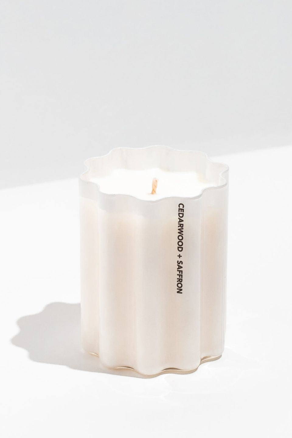 Premium Cedarwood & Saffron Scented White Wave Candle - 300g, 70-Hour Burn Time - Perfect for Home Relaxation, Spa Days & Romantic Ambiance