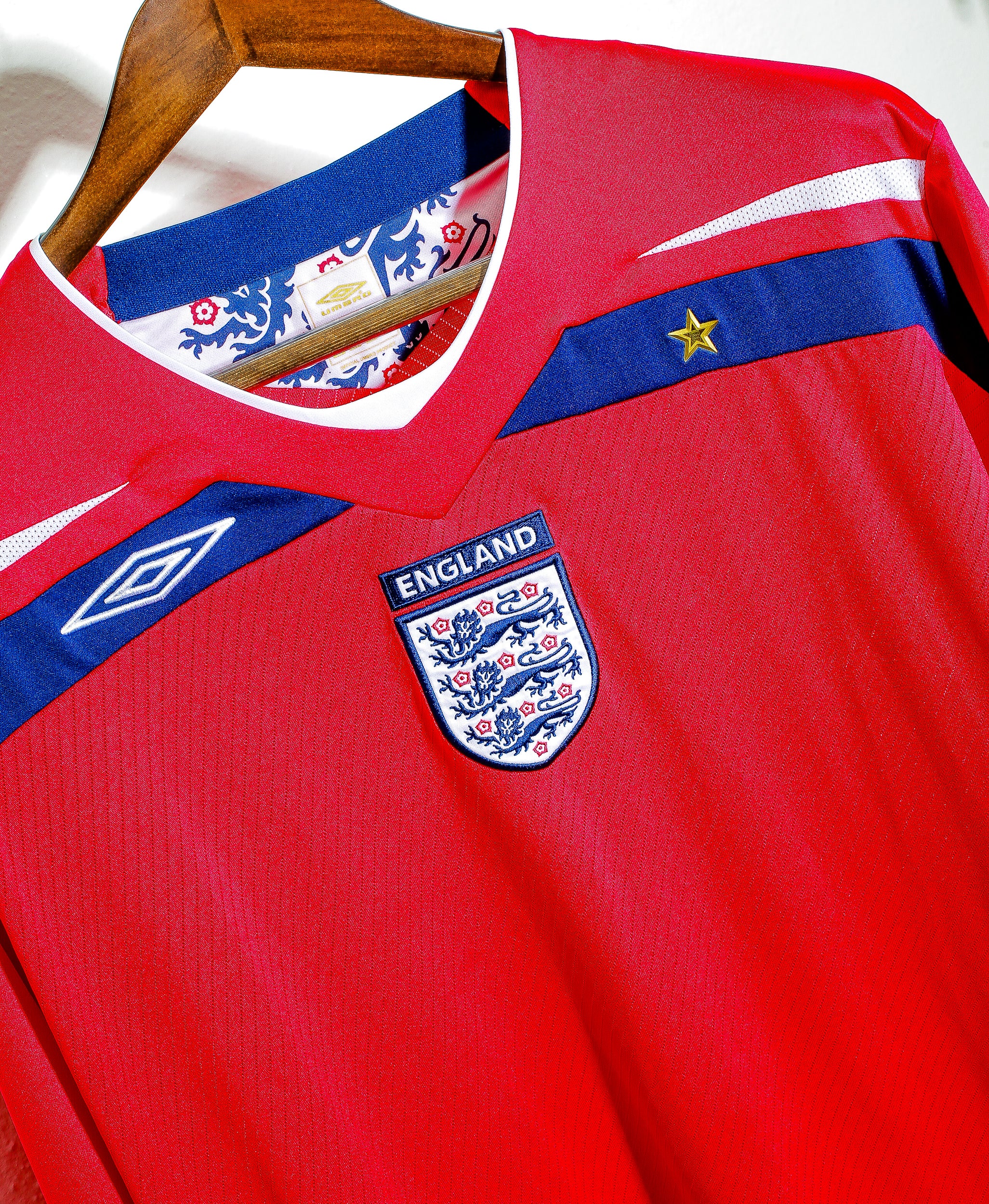 2008 England Away Football Jersey - Authentic 3XL Size for Fans & Collectors - Perfect for Matches, Gifting & Sports Memorabilia Display