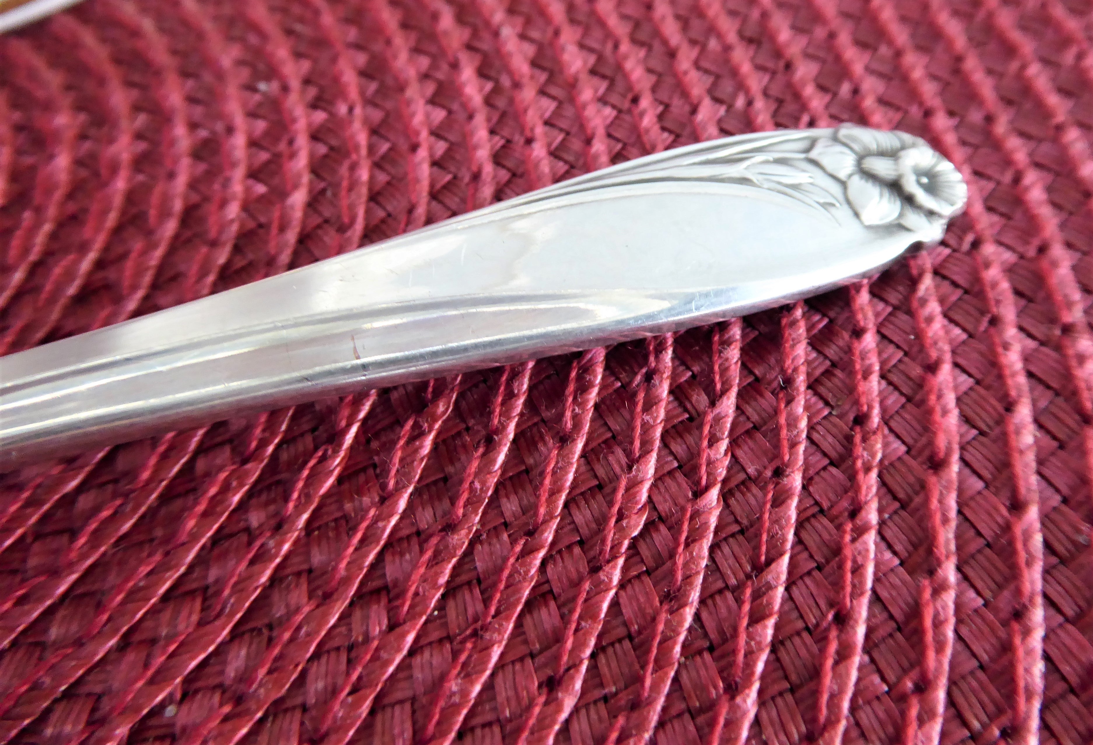 Vintage 1950s Daffodil Rogers 1847 USA Sugar Spoon - Antique Silver Sugar Shell by International Silver - Perfect for Tea Parties, Coffee Service & Collectible Display