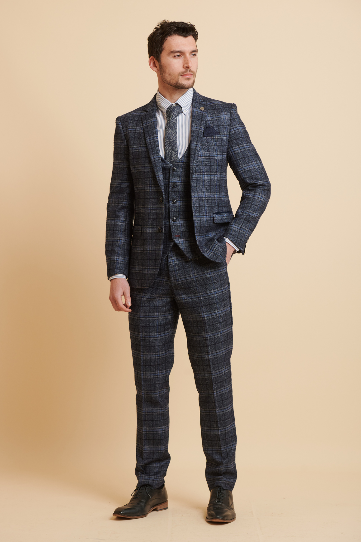 Everton FC James Tarkowski Andy Blue Check Suit - Official Football Player Outfit for Matchdays & Special Events