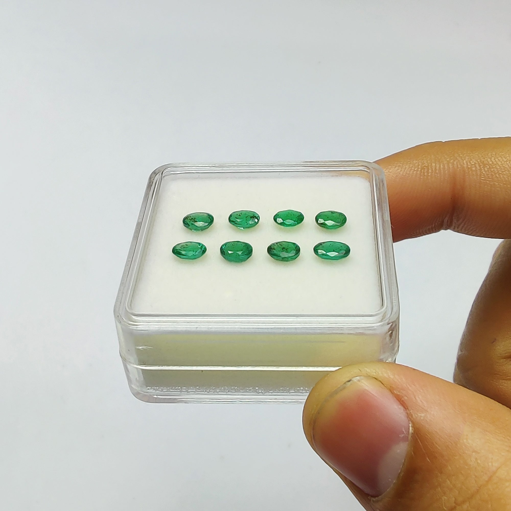 1.90cts Natural Untreated Green Emerald Gemstone Set - Oval Cut 5x3mm & 5x4mm (8pcs) | Jewelry Making, Engagement Rings & Luxury Gift Giving