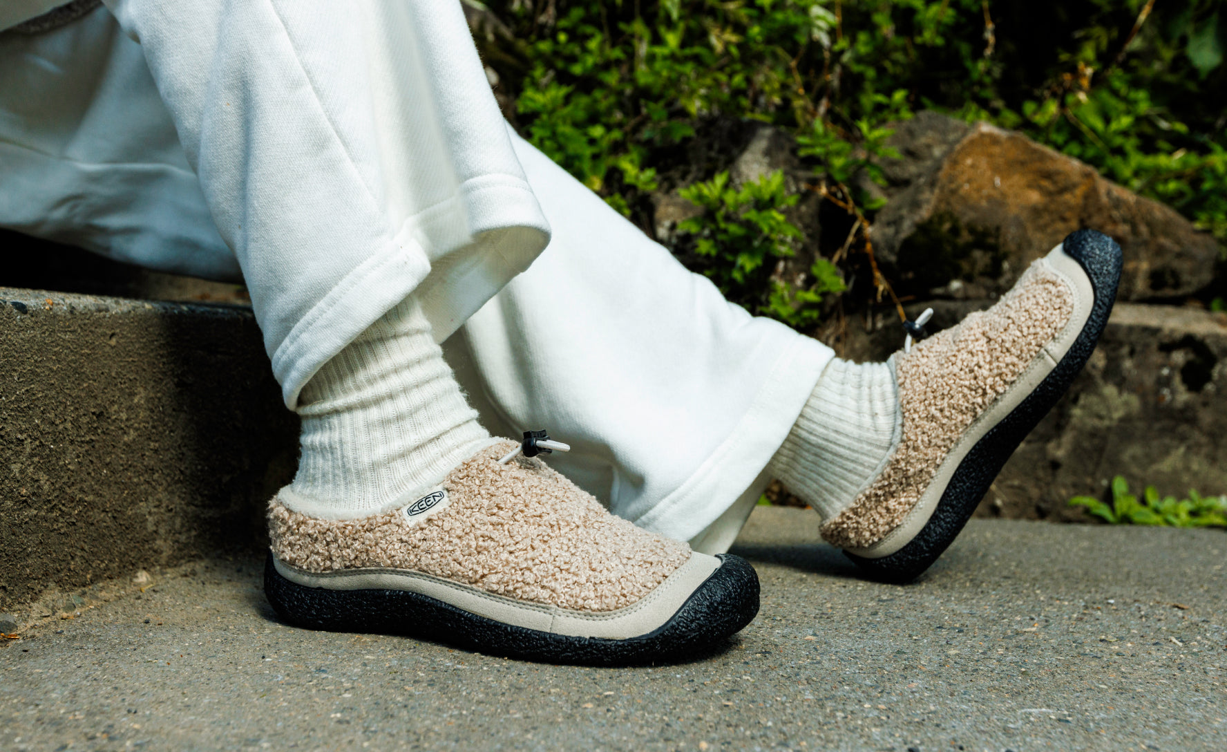 Women's Howser III Slide Sandals - Comfortable & Stylish Plaza Taupe/Black | Perfect for Beach, Pool, and Casual Outings