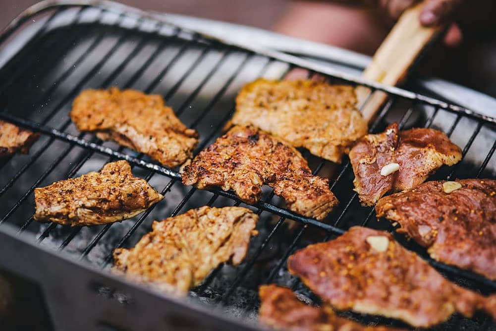 Heavy-Duty Cast Iron Bacon Press & Grill Weight - Perfect for Steak, Burgers, and Panini - Wood Handle for Comfort - Ideal for BBQ, Grilling, and Smashing Patties (Black)