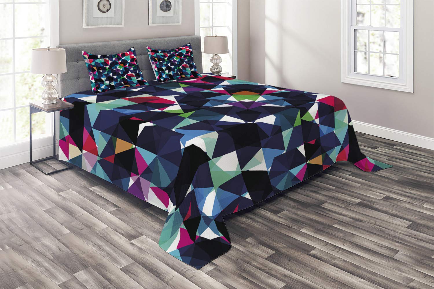 Ambesonne Geometric King Size Quilt Set - 3 Piece Retro Mosaic Pattern Bedspread with 2 Pillow Shams, Colorful Modern Optical Design for Bedroom Decor | Perfect for Guest Rooms, Master Bedrooms & Bohemian Style Homes