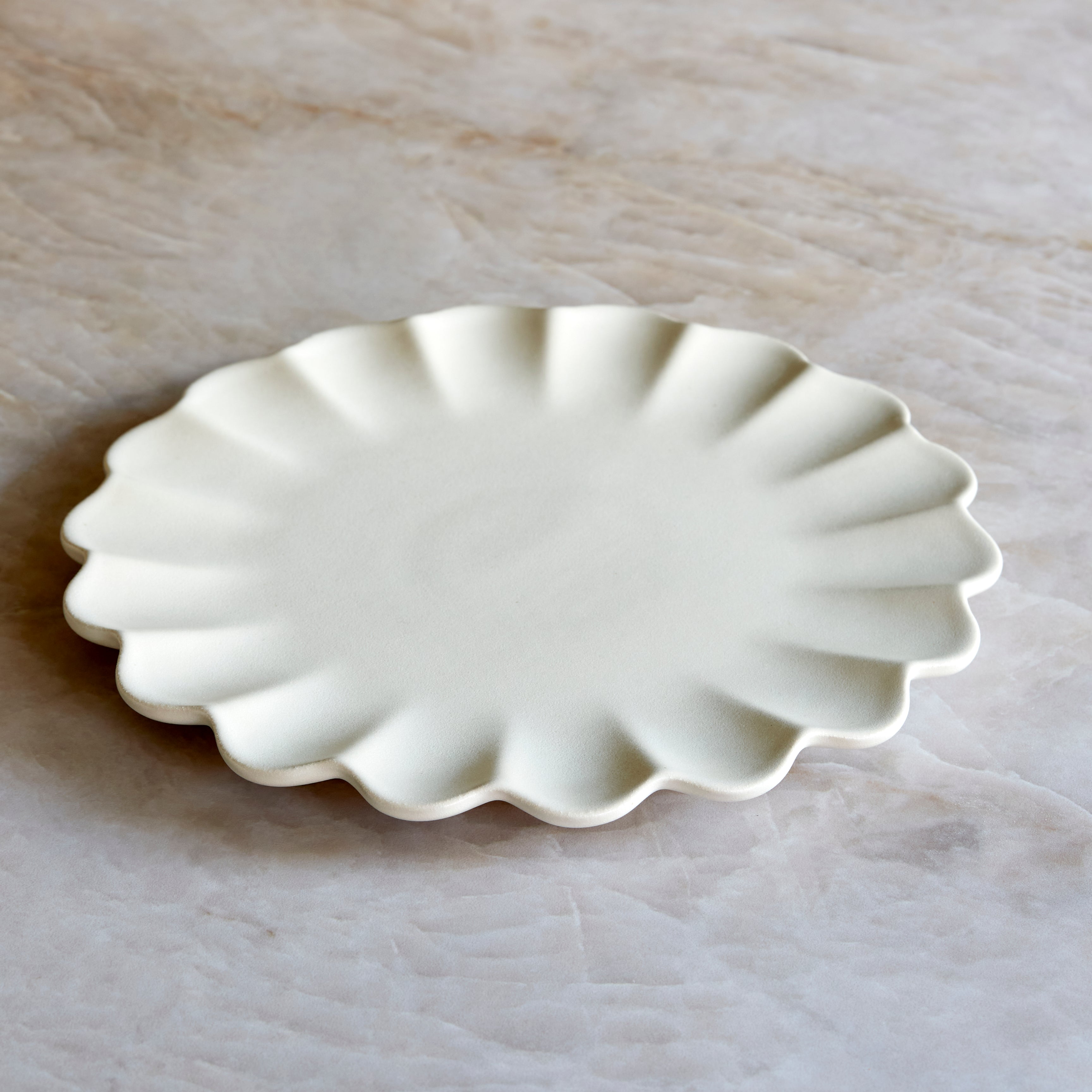 Premium Dhalia Stoneware Dinnerware Set - Elegant White Porcelain Plates, Bowls & Mugs - Perfect for Family Dinners, Holiday Entertaining & Restaurant Use