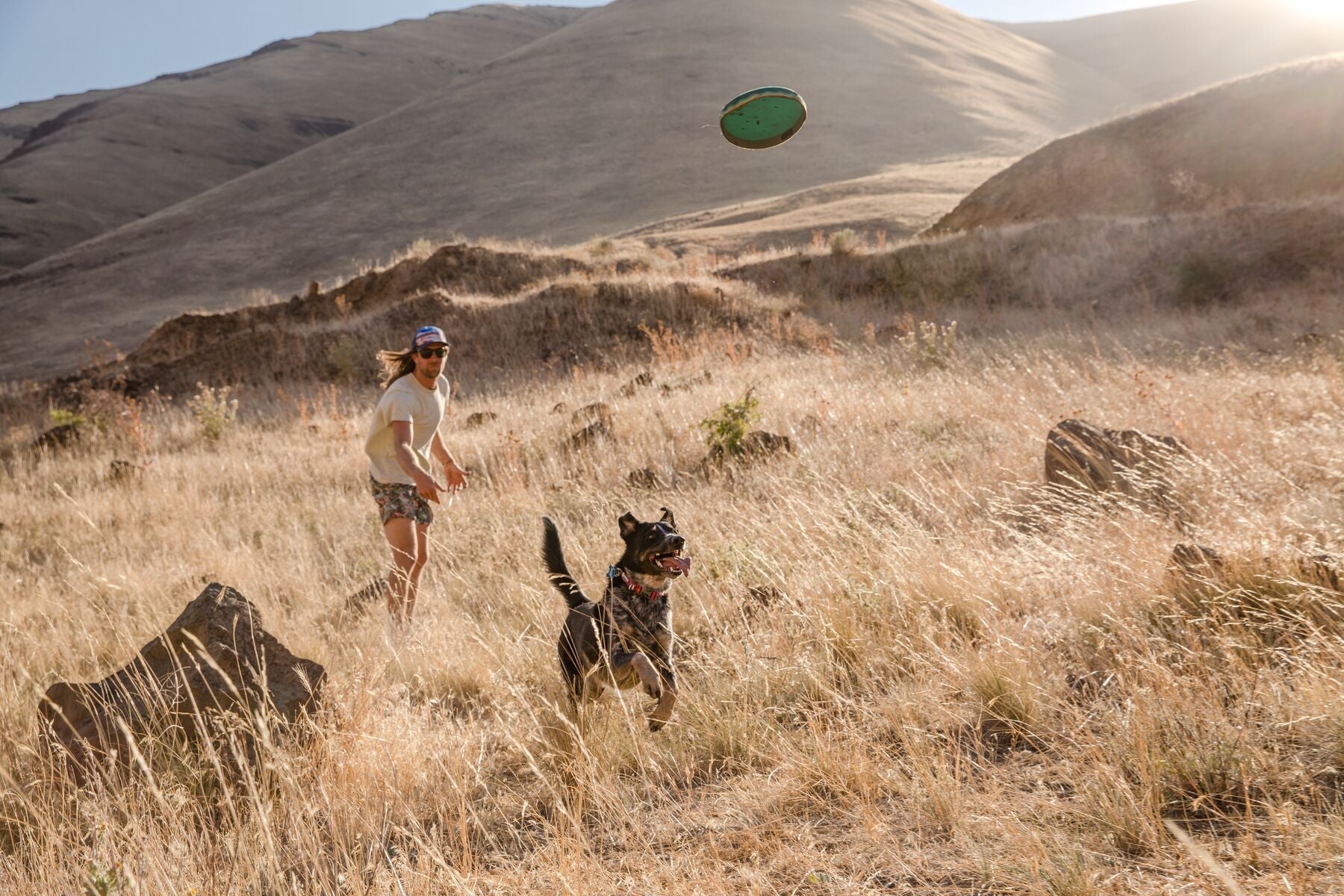 Ruffwear® Hover Craft™ Dog Disco Ball Toy - Orange (Wave Orange) for Interactive Play & Fetch Games - Perfect for Indoor & Outdoor Fun with Your Pet