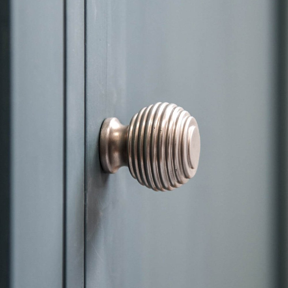 Elegant Satin Nickel Queen Anne Beehive Cabinet Knob - Vintage Style Drawer Pull for Kitchen, Bathroom & Furniture - Perfect for Home Renovation & DIY Projects