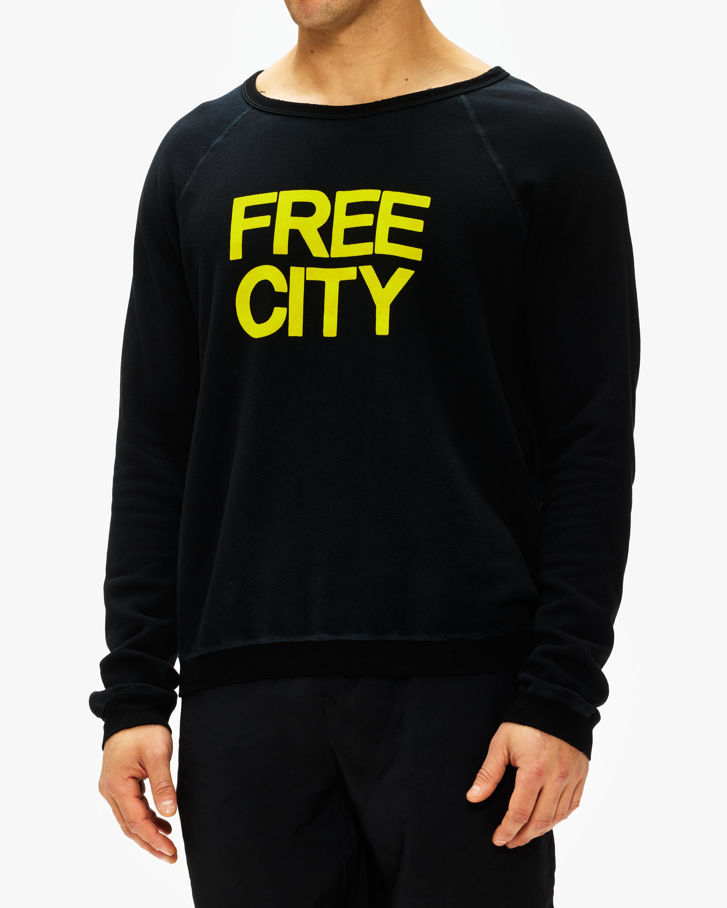Free City Superyumm Biggie Raglan - Stylish & Comfortable Long Sleeve T-Shirt for Men & Women - Perfect for Casual Wear, Street Fashion & Everyday Outfits