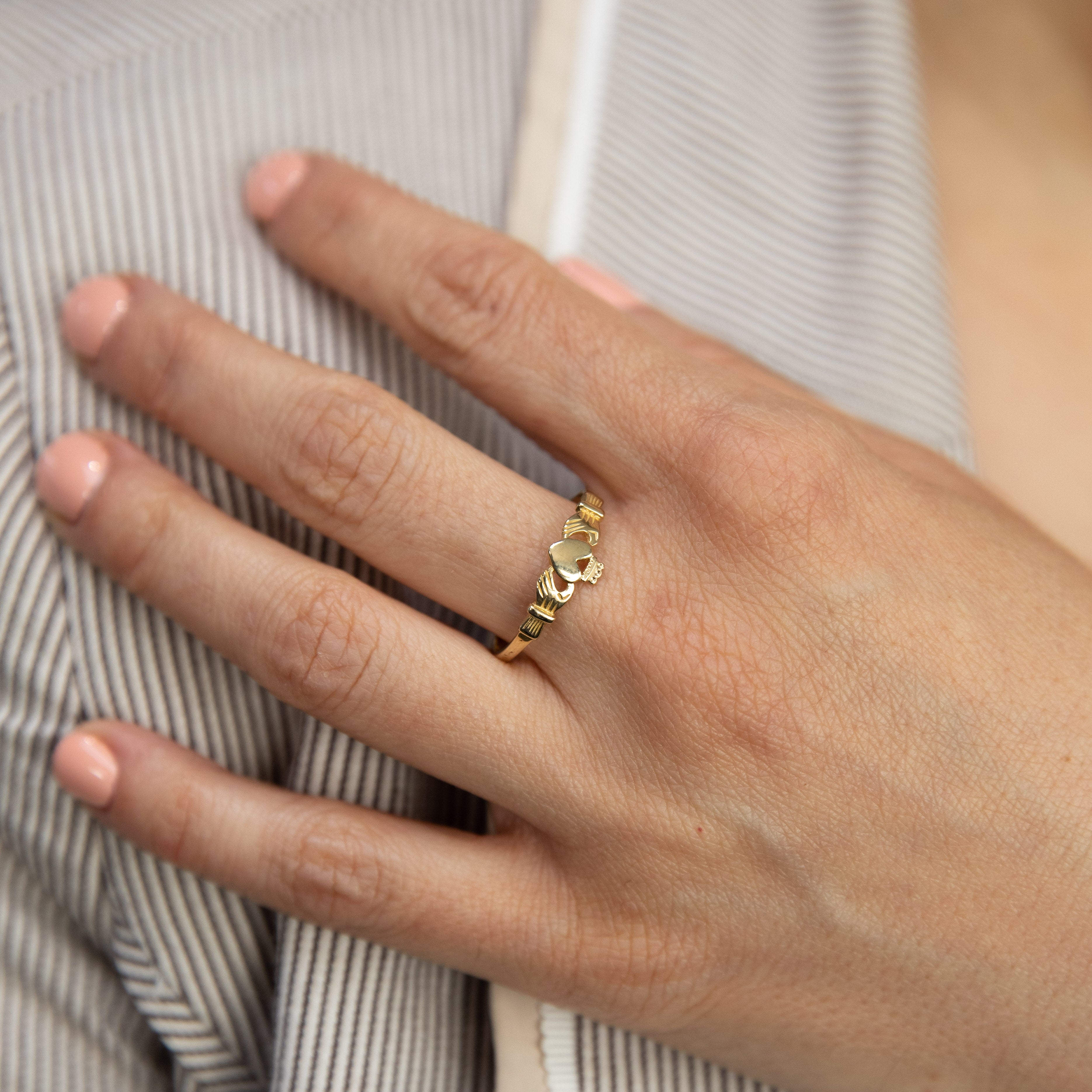 9ct Yellow Gold Ring for Women - Elegant & Dazzling Jewelry Gift for Anniversary, Wedding, or Special Occasions