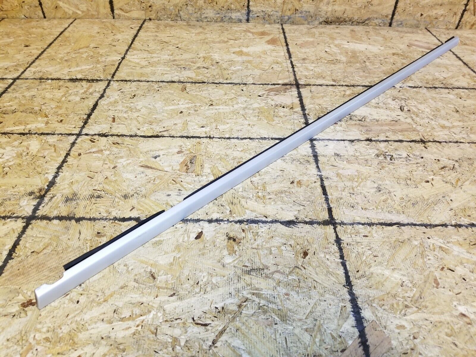 04-06 Porsche Cayenne Front Left Driver Door Window Seal Belt Molding - OEM Replacement Part for Window Leak Repair & Weather Protection