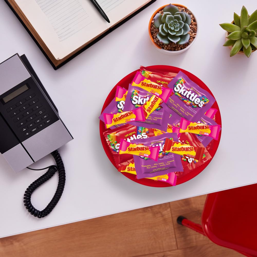**Wrigley's Assorted Candy Variety Pack - Skittles Original, Skittles Wild Berry, Starburst Original & Starburst FaveReds Fun Size Chewy Candy - 32.28 Oz Jumbo Bulk Bag - Perfect for Halloween, Parties, Office Snacks & Movie Nights**