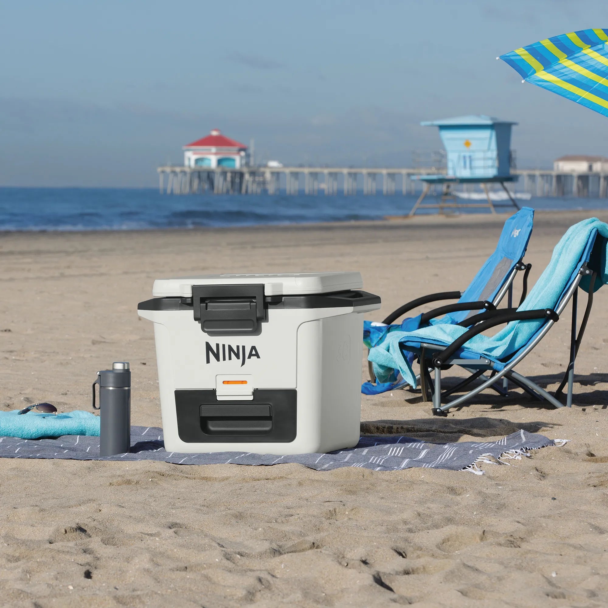 Ninja FrostVault 28L Hard Cooler with Dry Zone - Premium Insulated Cooler for Camping, Beach, Picnics & Outdoor Adventures - Leakproof Food Storage with Separate Dry Compartment