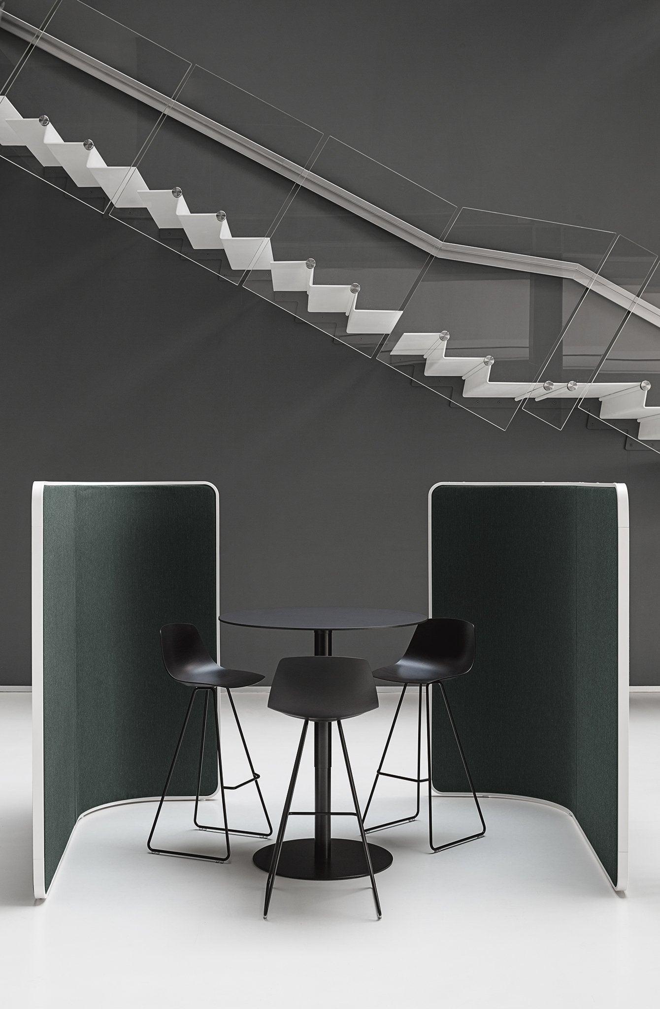 Lapalma Miunn S104 Sled Base Stool - Modern Bar Stool with Sled Base Design for Kitchen Island, Dining Room & Lounge Areas