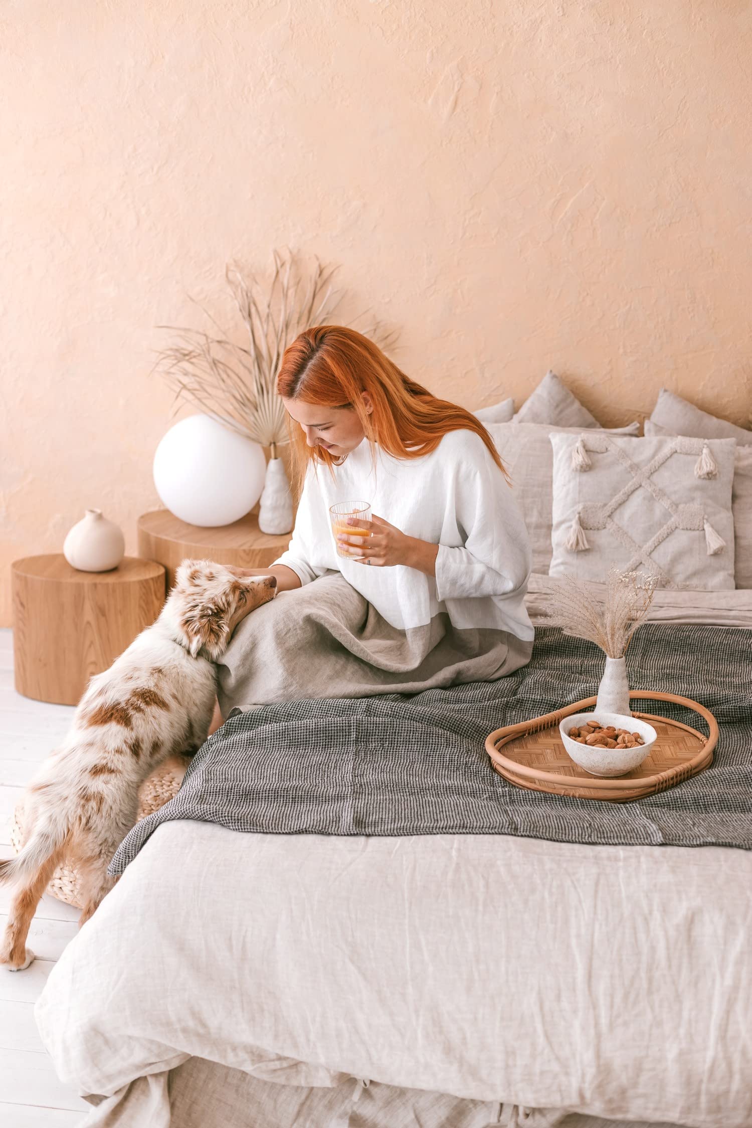 Premium 100% Flax Linen Throw Blanket - Extra Large 60x80 Inch Waffle Weave Blanket in Black & Natural | Lightweight, Quick-Drying & Absorbent | Perfect for Bed, Sofa, Beach, Picnic & Spa Use