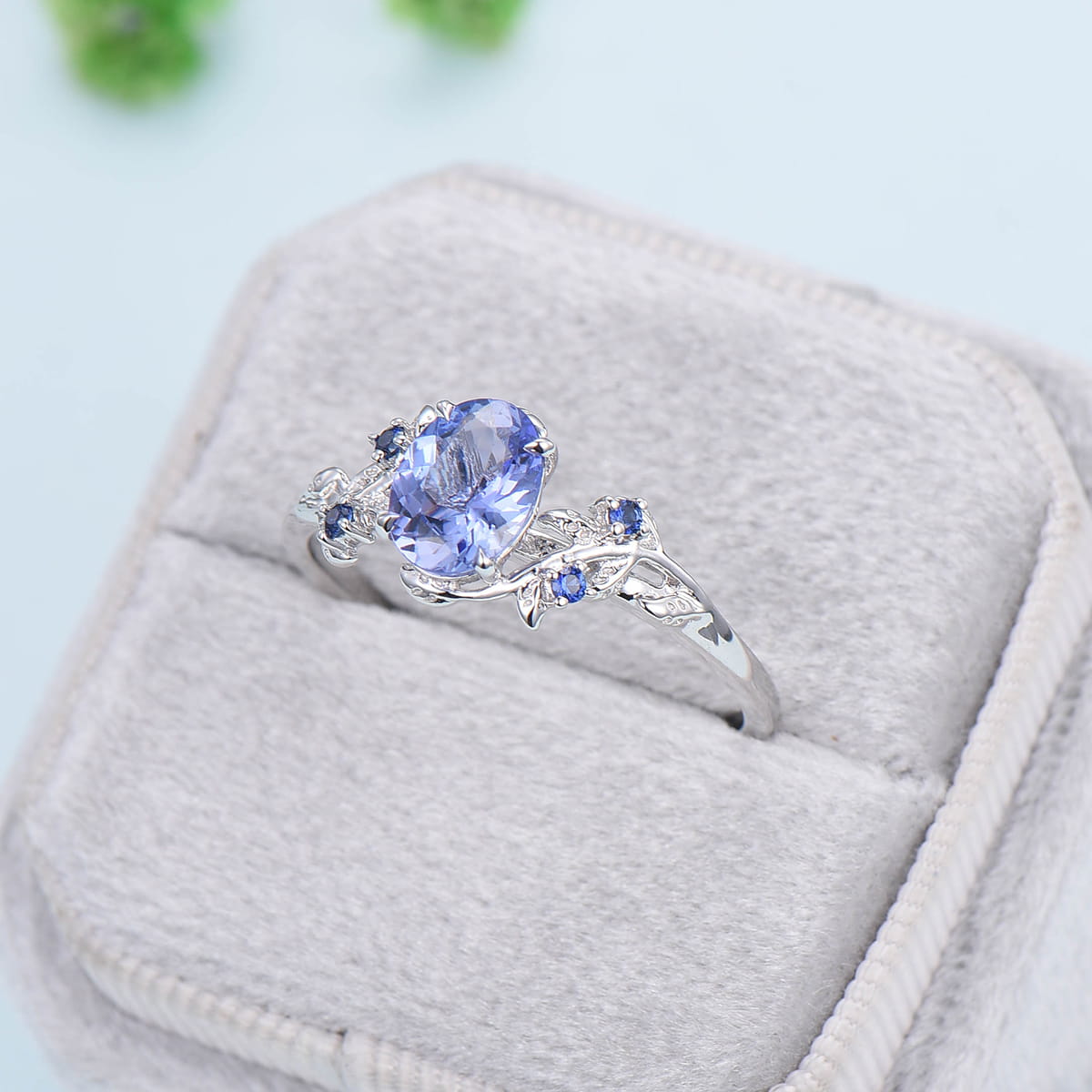 Vintage Blue Tanzanite Engagement Ring for Women - Unique Twig & Leaf Cluster Wedding Band, Nature Inspired Branch Ring - Perfect for Proposal, Anniversary Gift & Boho Bridal Jewelry