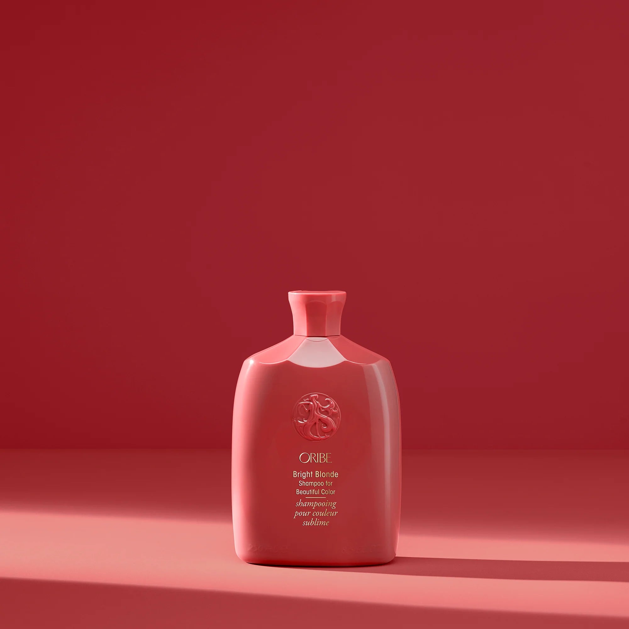 Oribe Bright Blonde Shampoo for Highlighted & Bleached Hair - Purple Toning Shampoo to Neutralize Brassiness & Enhance Blonde Highlights - Perfect for Salon-Quality Blonde Hair Care at Home