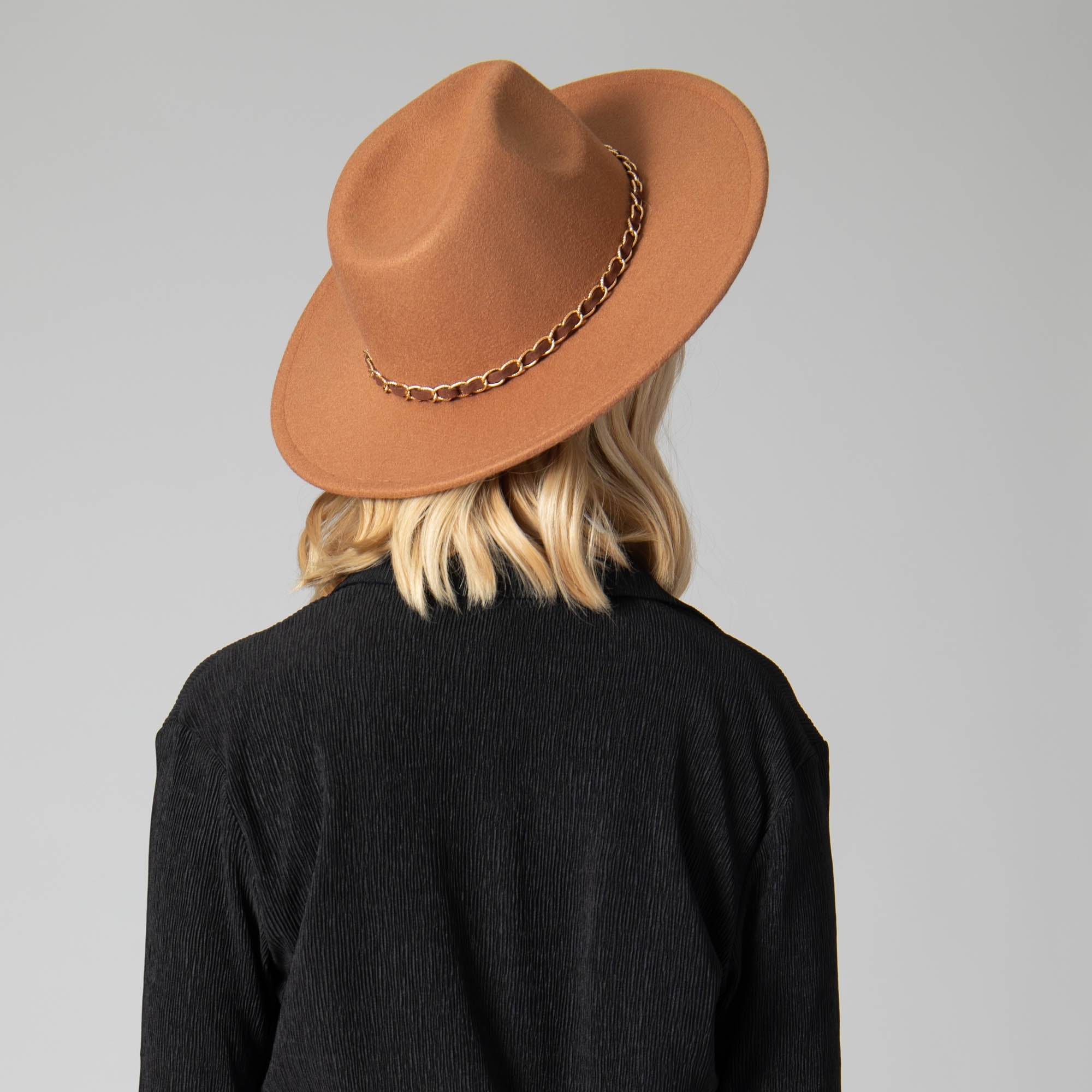 Stylish Women's Faux Felt Fedora Hat with Gold Chain Trim - Perfect for Casual Outfits, Beach Days & Fashion Accessories