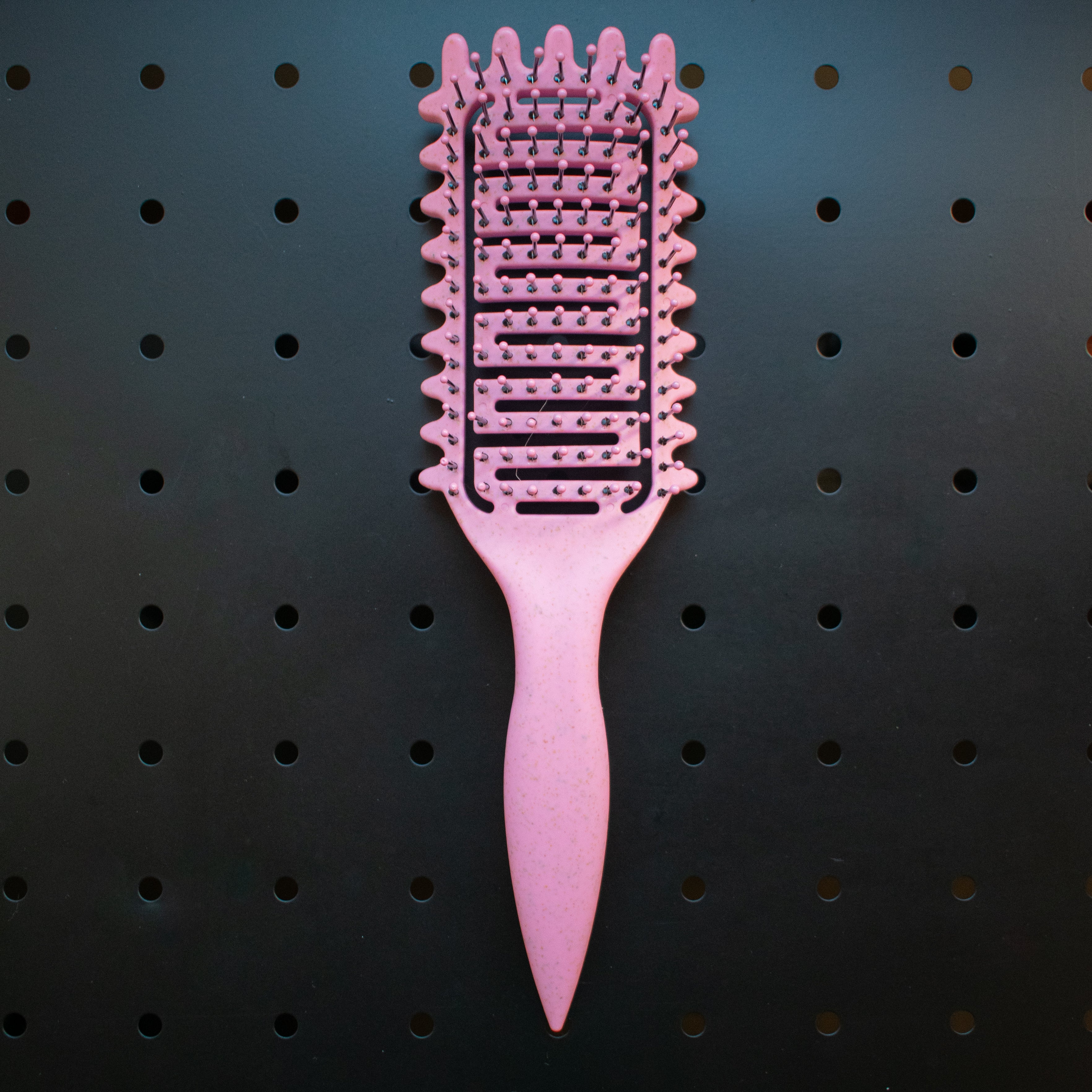 Gildie Detangling Hair Brush for Women & Men - Pain-Free Knot Remover for Wet & Dry Hair - Perfect for Curly, Straight, Thick or Thin Hair - Salon Quality Hairbrush for Smooth & Shiny Hair - Home & Travel Use