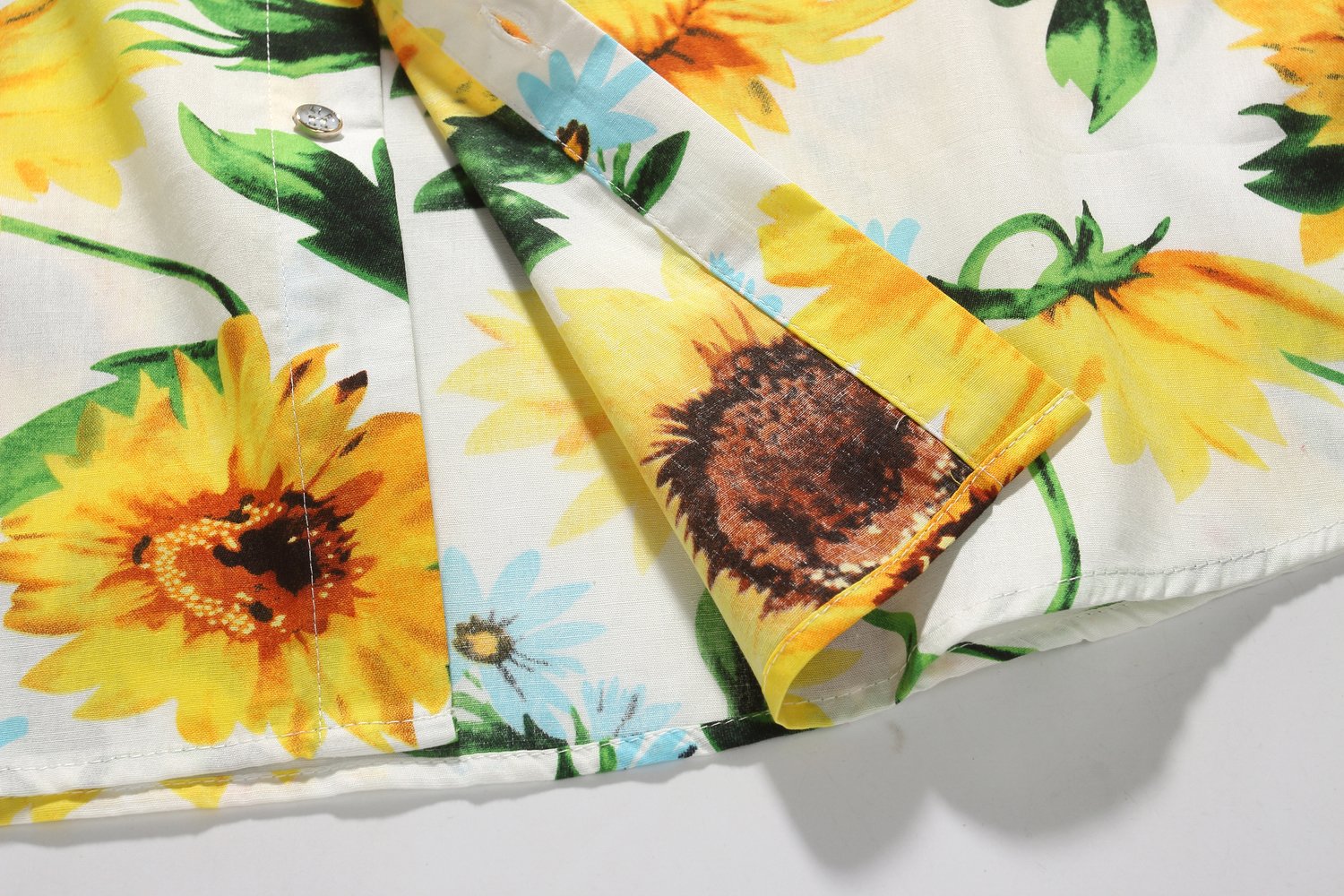 Men's Hawaiian Shirt - Tropical Floral Short Sleeve Button Down Beach Shirt | Perfect for Summer Vacation, Luau Party & Casual Wear