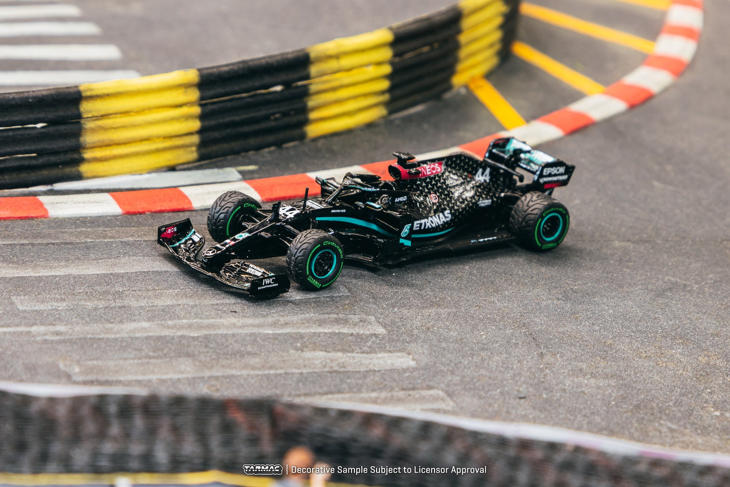 1:64 Mercedes AMG F1 W11 EQ Performance Diecast Model Car - Turkish Grand Prix 2020 Winner Edition, Lewis Hamilton 2020 World Champion Collectible - Perfect for F1 Fans, Display & Racing Enthusiasts