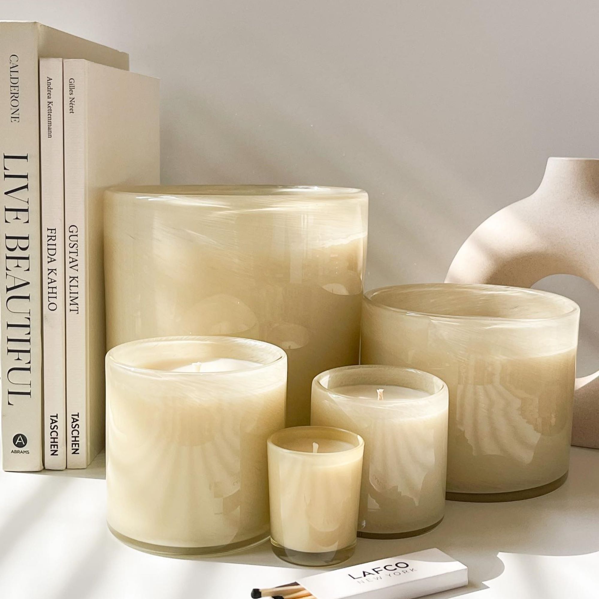 Premium Chamomile Lavender Scented Candle - Natural Soy Wax, Long-Lasting Aromatherapy for Relaxation & Stress Relief - Perfect for Bedroom, Bathroom & Meditation Spaces
