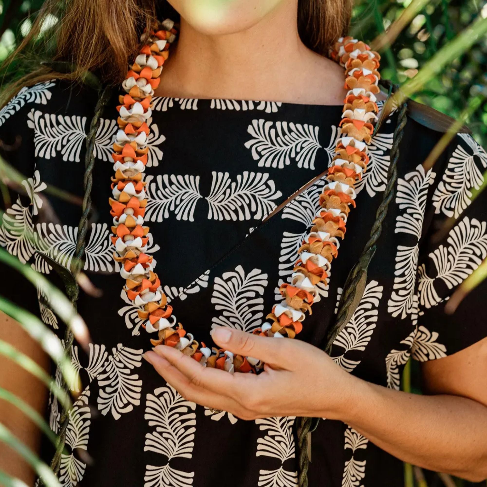 Hawaiian Puakenikeni Flower Leather Lei - Traditional Hawaiian Necklace for Women, Hula Dancers, Luau Party & Special Occasions