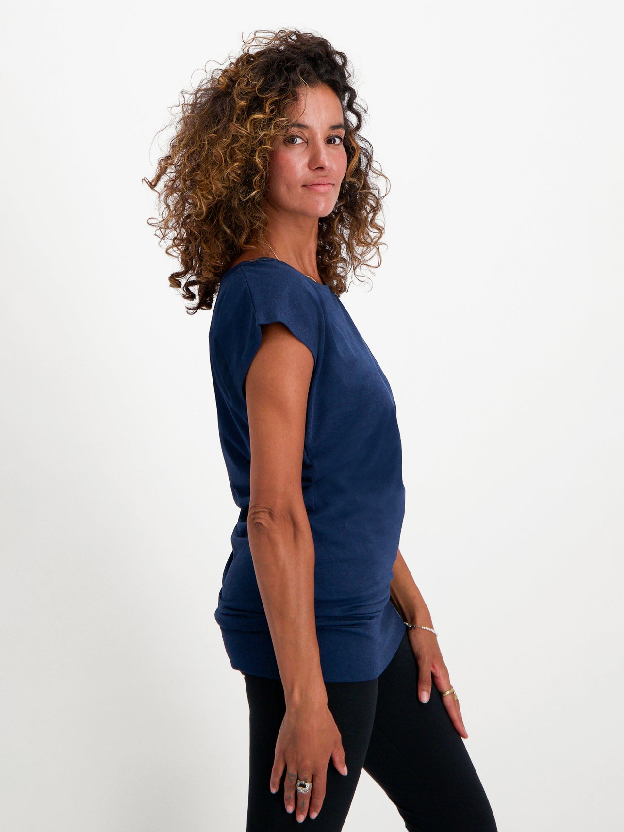 Urban Goddess Asana Yoga Tee - Midnight Black Women's Yoga Shirt for Yoga & Meditation | Perfect for Studio Practice & Outdoor Workouts