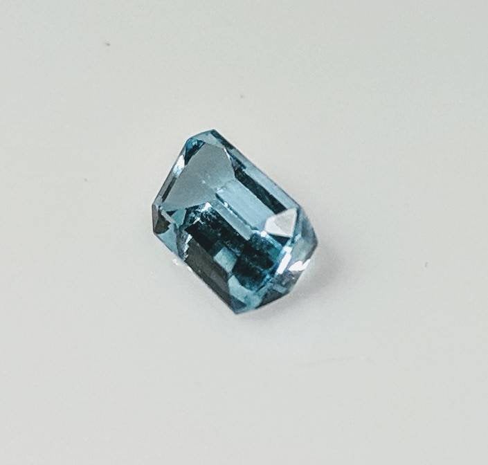 1.35ct Natural Genuine Brazilian Aquamarine Gemstone - 8x5mm Emerald Cut VVS Loose Stone for Jewelry Making, Engagement Rings & Custom Designs