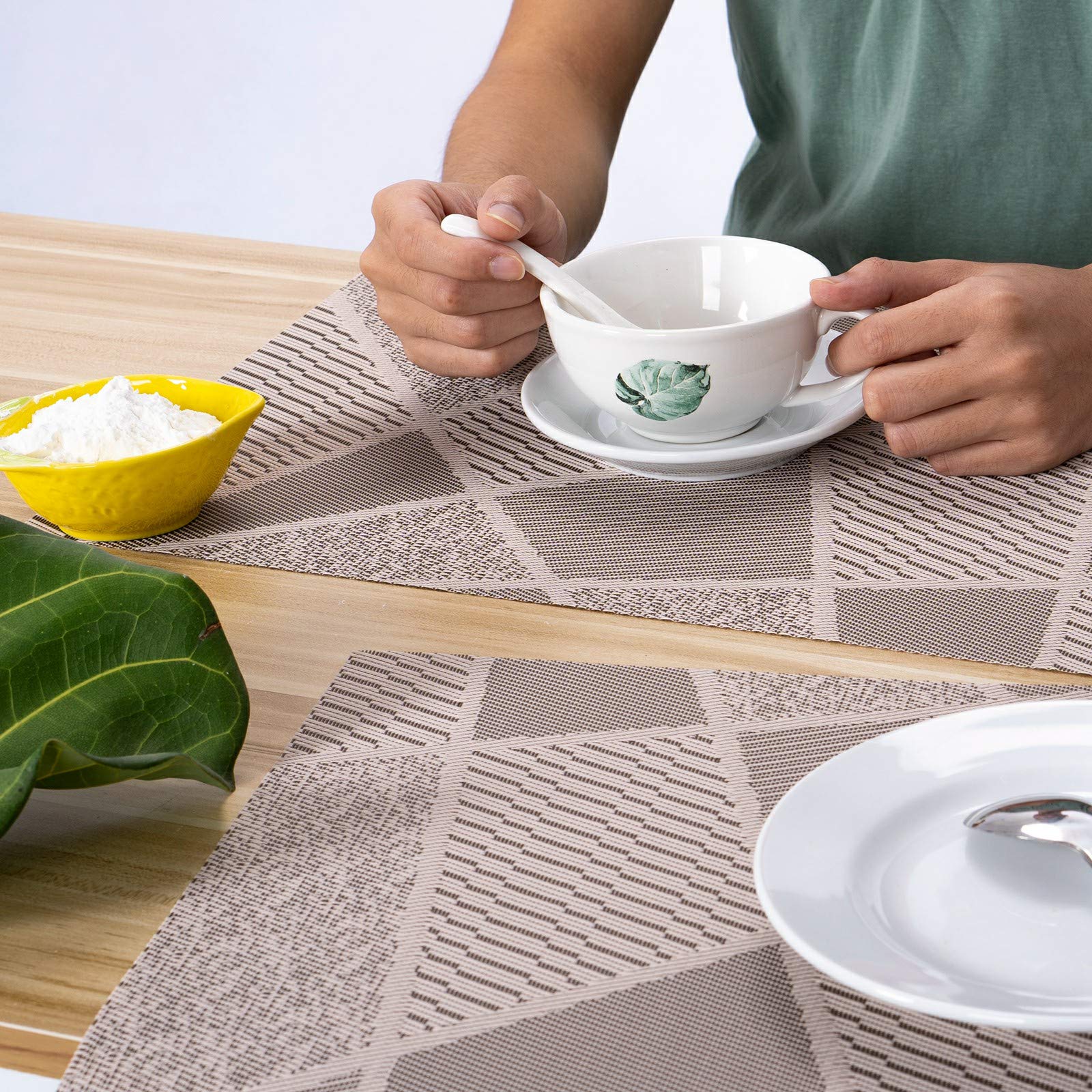 Premium 6-Piece Durable Placemats Set - Stain & Heat Resistant Vinyl Placemats for Kitchen & Dining Table - Easy Clean Washable Indoor/Outdoor Place Mats (Beige) - Perfect for Everyday Meals, Parties & Outdoor Dining
