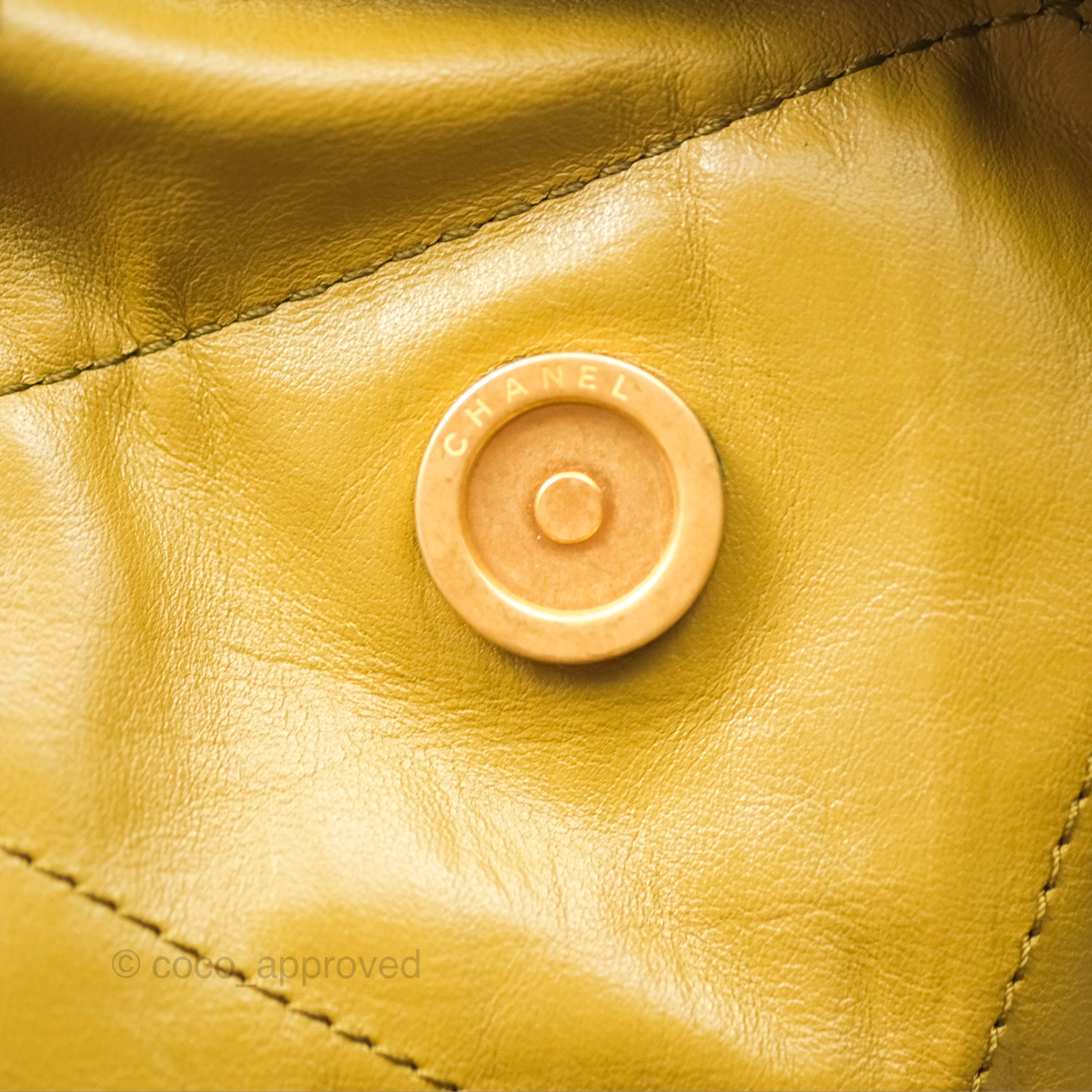 Chanel 22 Medium Handbag in Olive Shiny Crumpled Calfskin with Aged Gold Hardware - Luxury Crossbody Bag for Women, Perfect for Date Night & Evening Events