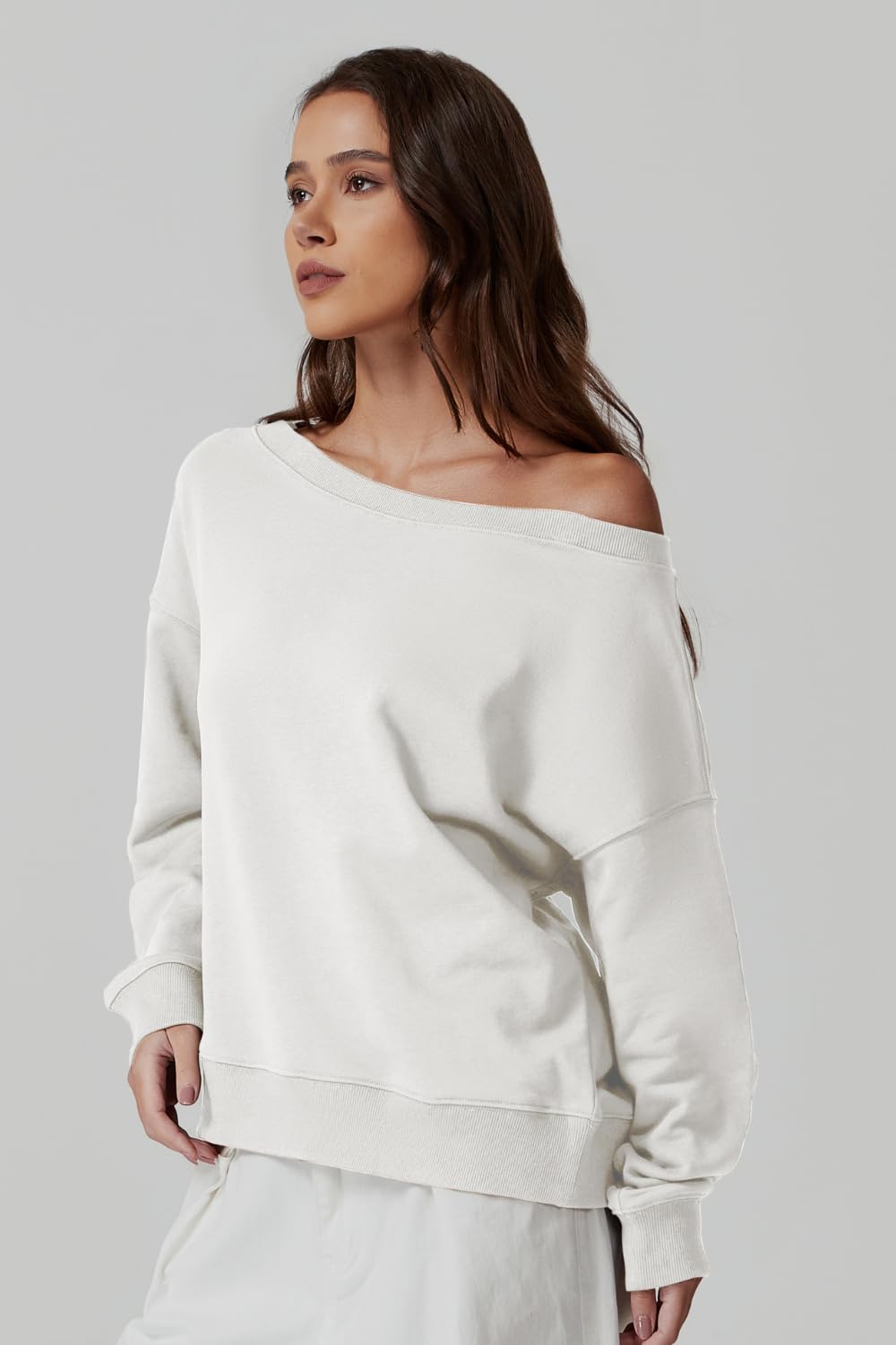 QINSEN Women's Oversized Sweatshirt - Long Sleeve Off Shoulder Pullover Top | Soft Casual Loungewear for Fall | Perfect for Coffee Dates, Weekend Errands & Cozy Nights