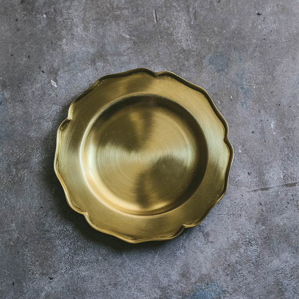 Elegant Petal Brass Tray - Small Decorative Serving Dish for Jewelry, Keys & Home Decor - Perfect for Vanity, Entryway & Gift Giving