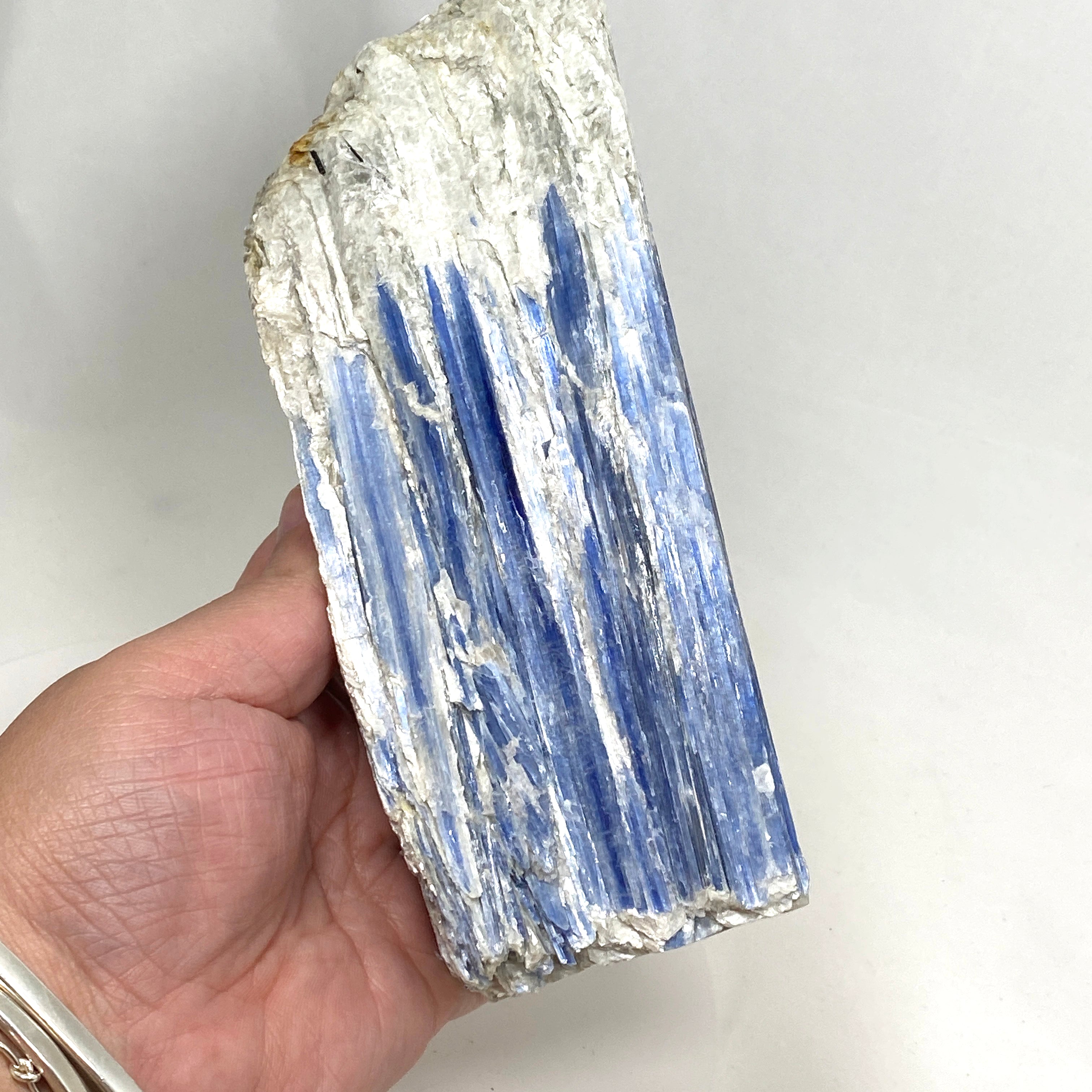 Natural Blue Kyanite Crystal Stone - Healing Energy, Spiritual Growth & Chakra Balancing - Perfect for Meditation, Jewelry Making & Home Decor