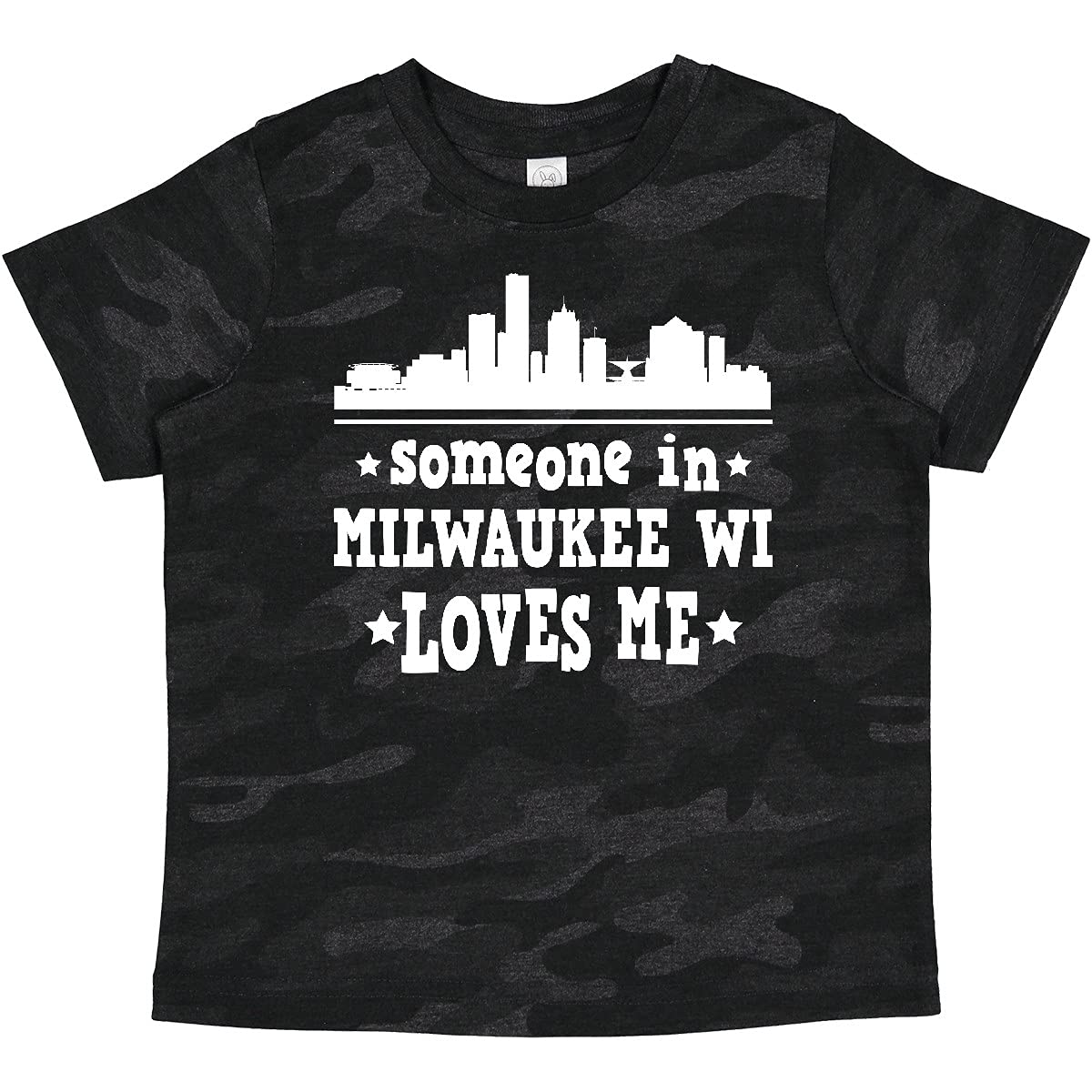 Inktastic Milwaukee Wisconsin Someone Loves Me Baby T-Shirt | Soft Cotton Cute Graphic Tee for Infants & Toddlers | Perfect for Family Photos, Birthday Gifts & Everyday Wear