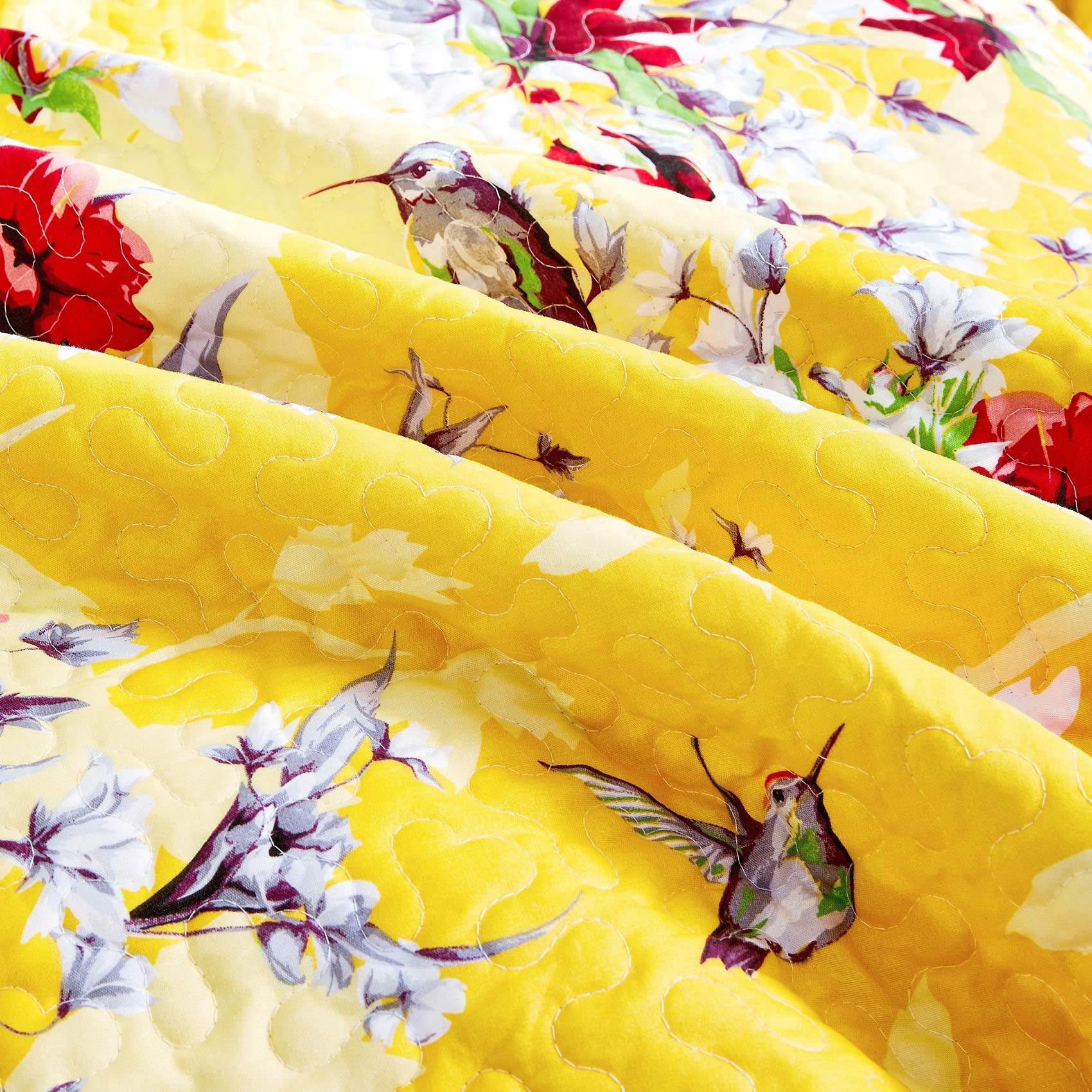 DaDa Bedding Queen Size 3-Piece Floral Bedspread Set - Vibrant Sunshine Yellow with Hummingbirds & Red Flowers, Scalloped Edge Quilted Coverlet - Farmhouse & Garden Style for Bedroom Decor - Perfect for Spring & Summer Home Styling