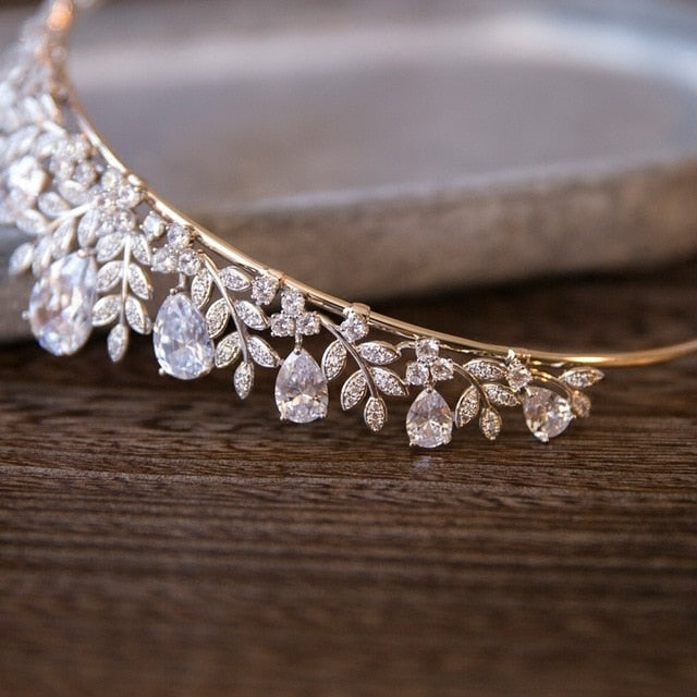 Elegant Goddess Bride Tiara - Vintage Crystal Wedding Crown for Brides, Bridesmaids & Prom - Perfect for Weddings, Pageants & Special Events