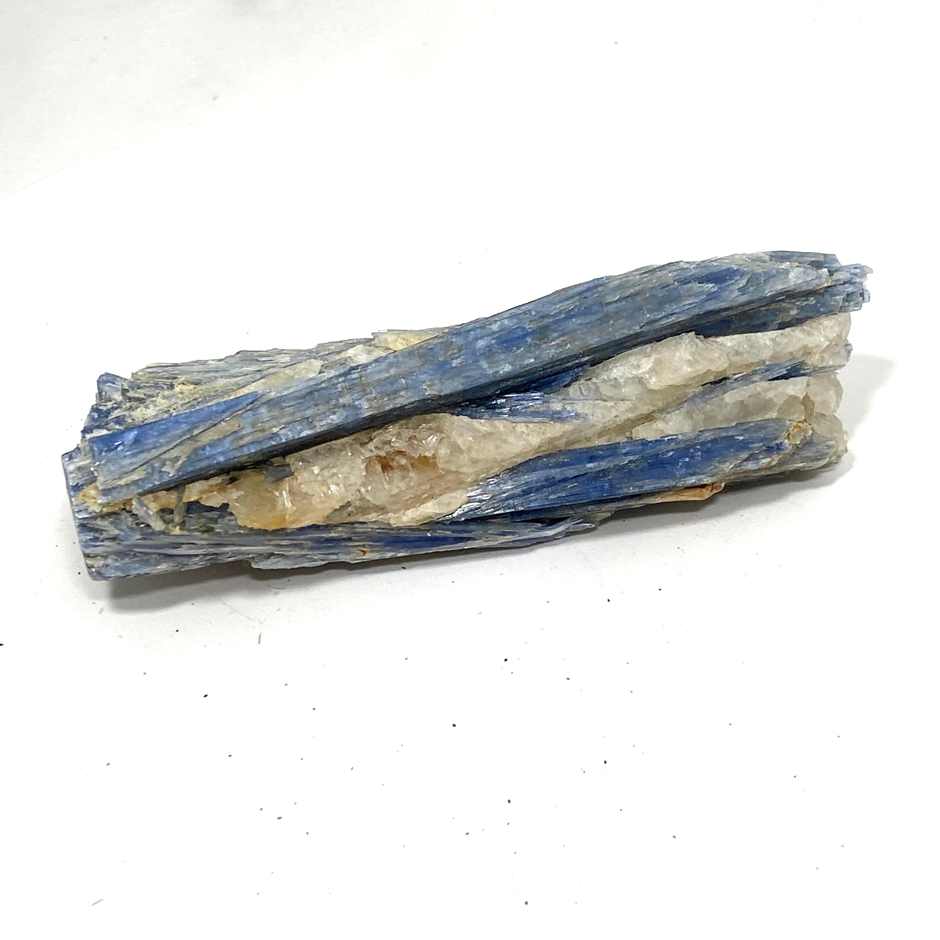 Natural Blue Kyanite Crystal Stone - Healing Energy, Spiritual Growth & Chakra Balancing - Perfect for Meditation, Jewelry Making & Home Decor