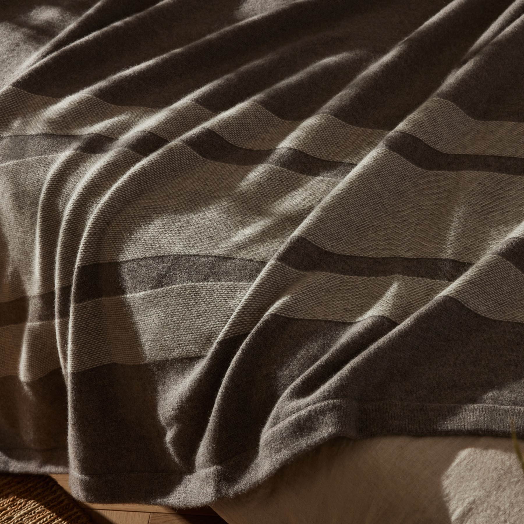 Cozy Baja Stripe Knit Blanket - Soft Taupe Melange & Ivory Throw - Perfect for Sofa, Bed, and Outdoor Picnics