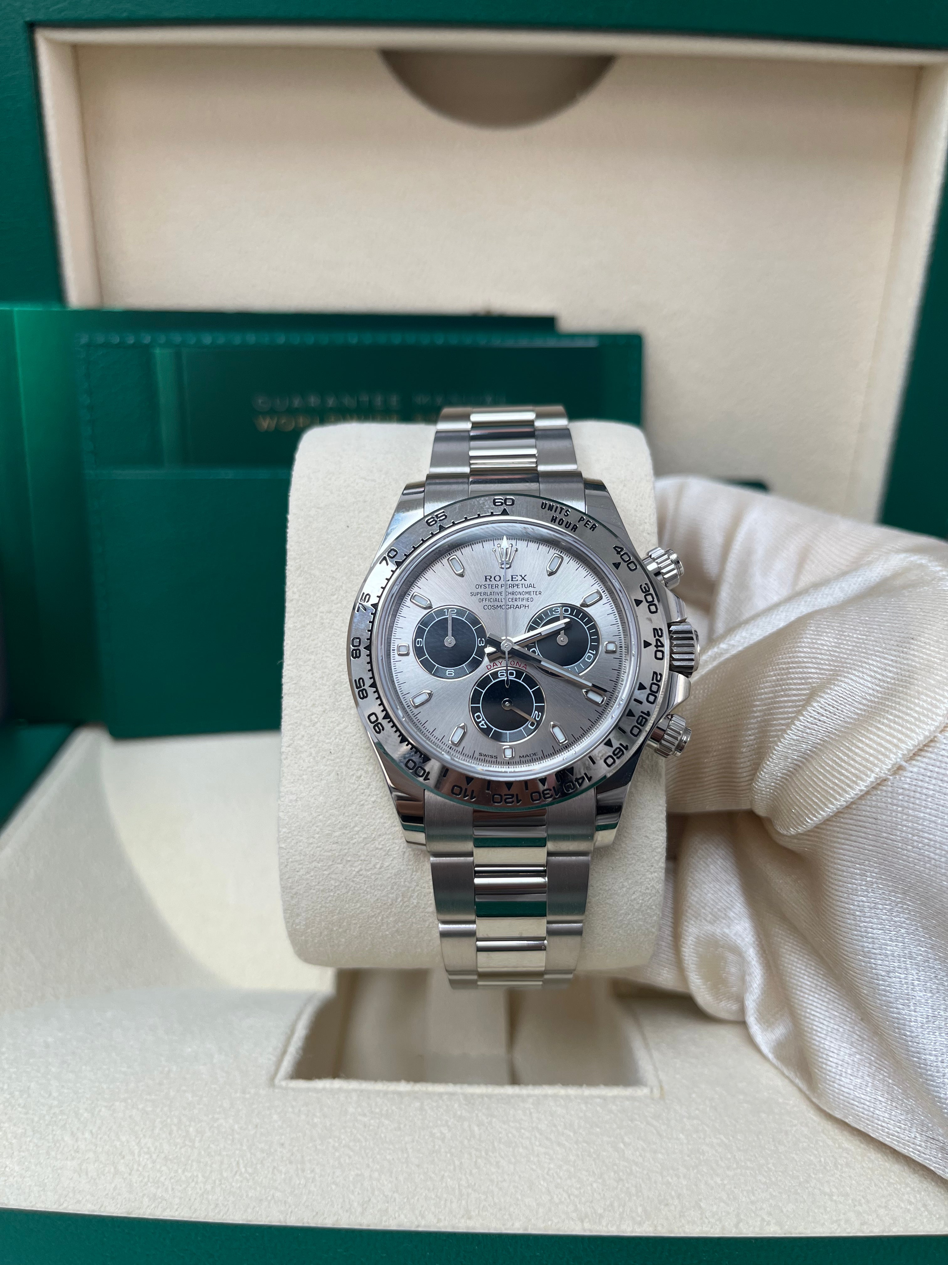 Rolex Daytona 116509 40mm White Gold Cosmograph Watch - Stainless Steel & Black Index Dial - Luxury Men's Chronograph Timepiece for Business, Sports & Special Occasions